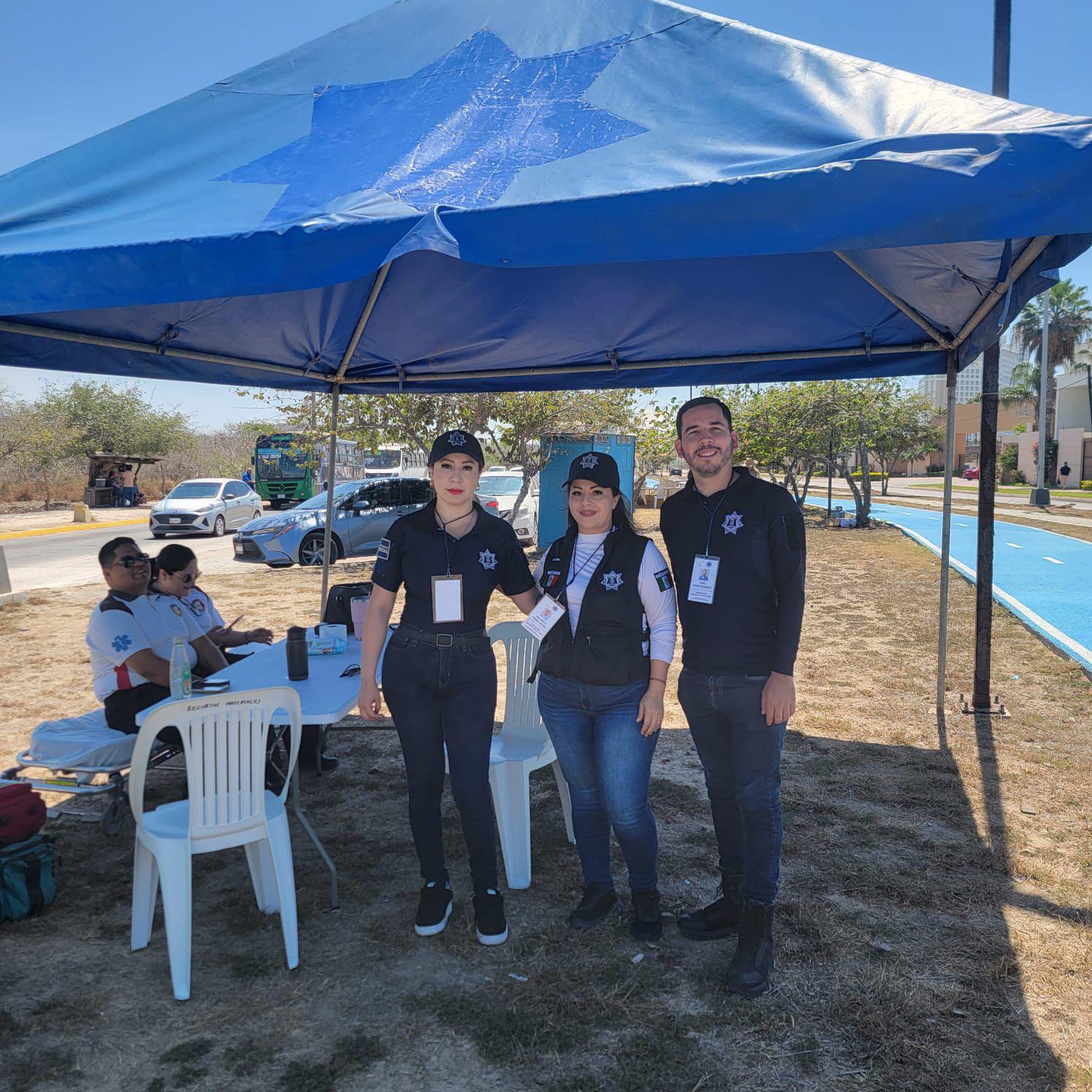 $!Refuerzan seguridad en playas de Mazatlán con módulos de orientación y pulseras para menores