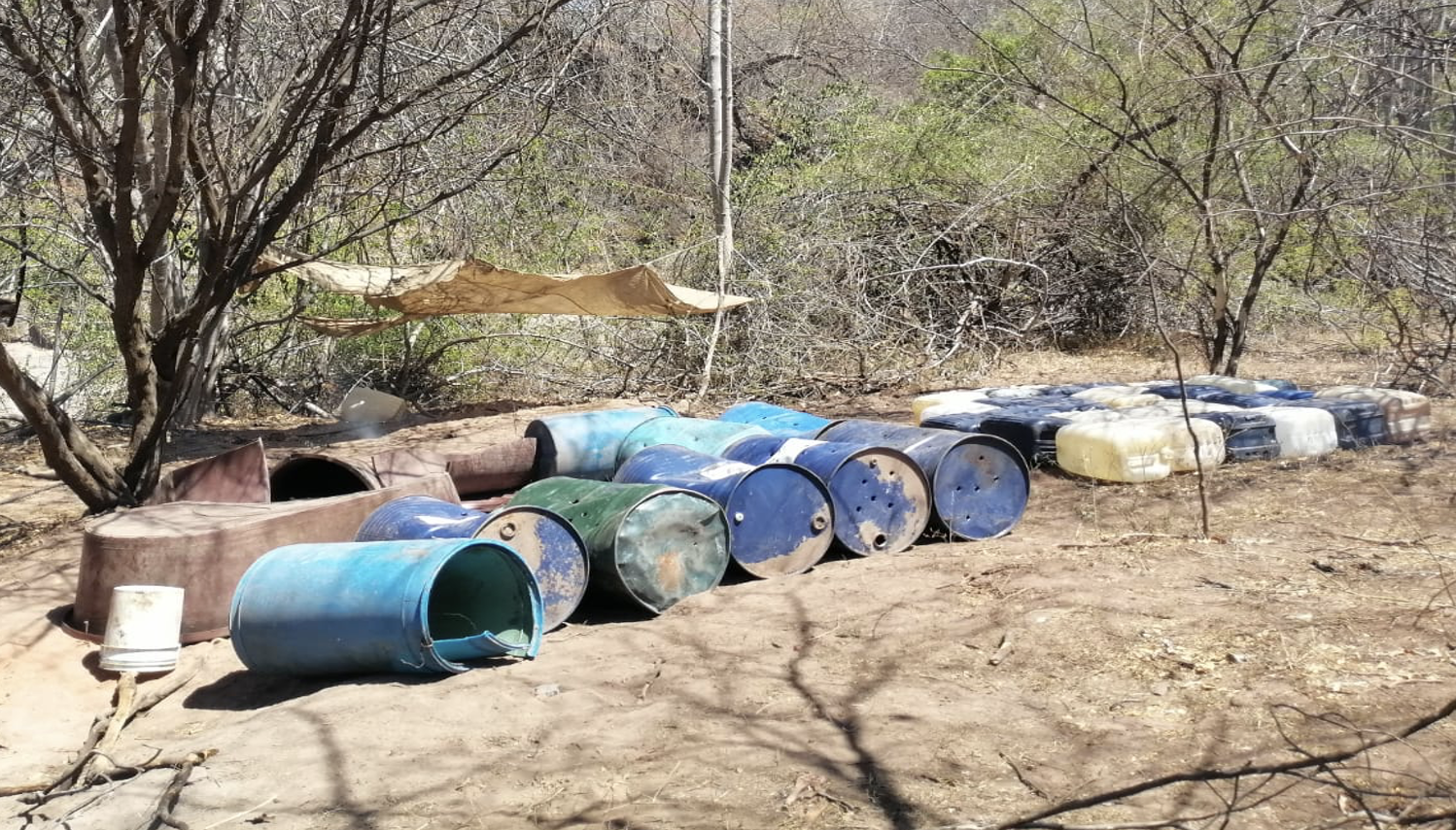 $!Desmantelan ocho centros clandestinos de insumos químicos para metanfetamina en Culiacán