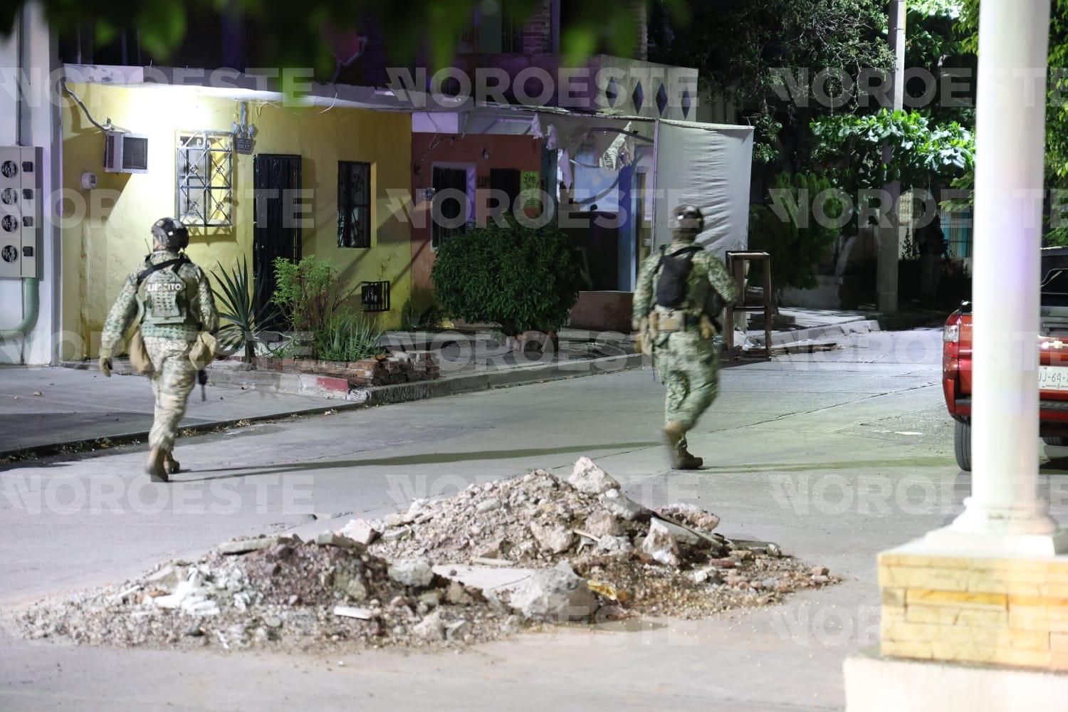 $!Una mujer resultó herida luego de que hombres armados dispararon contra una casa de la colonia Juárez en Mazatlán