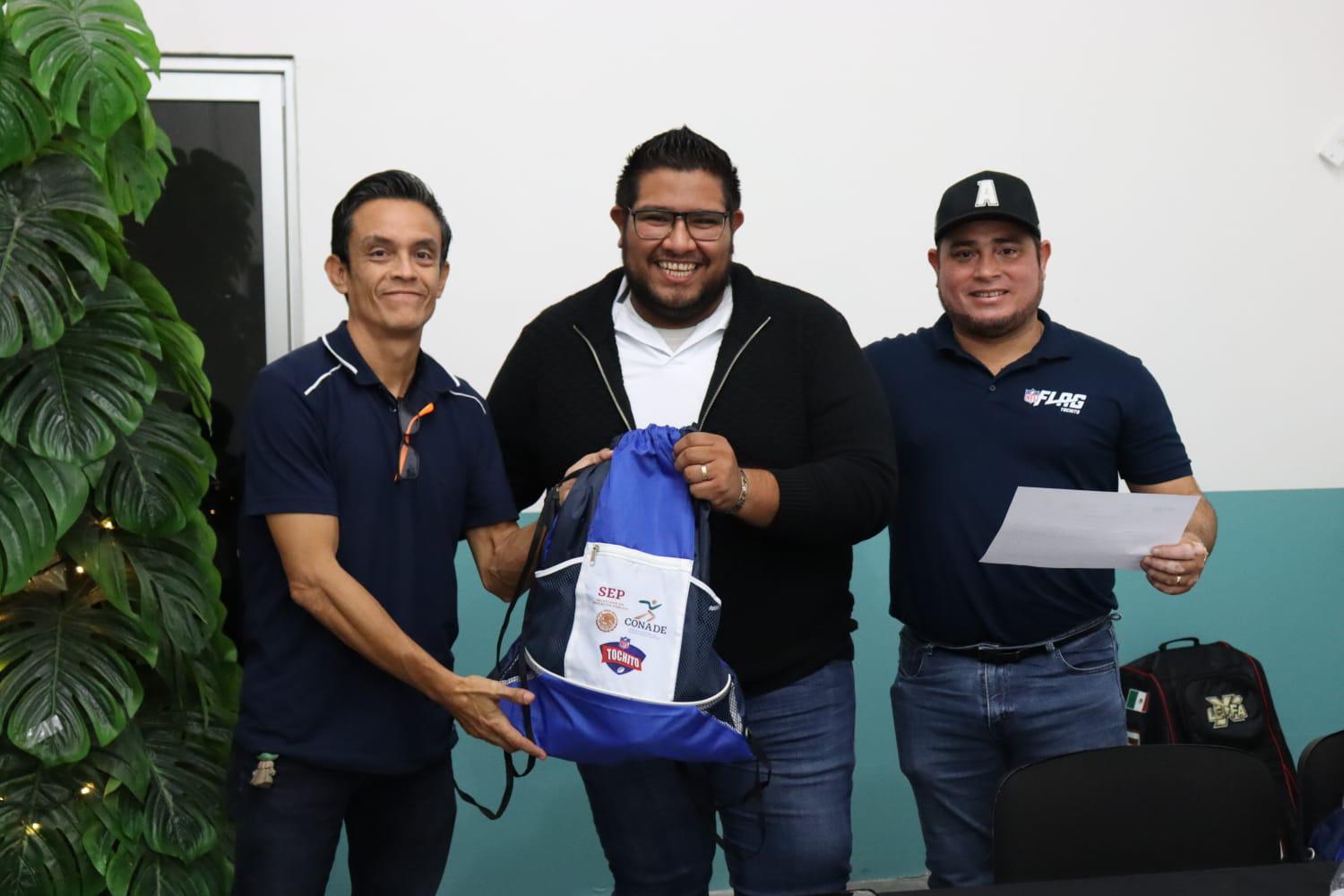 $!Alistan ofensiva equipos mazatlecos en la Liga Escolar Tochito NFL