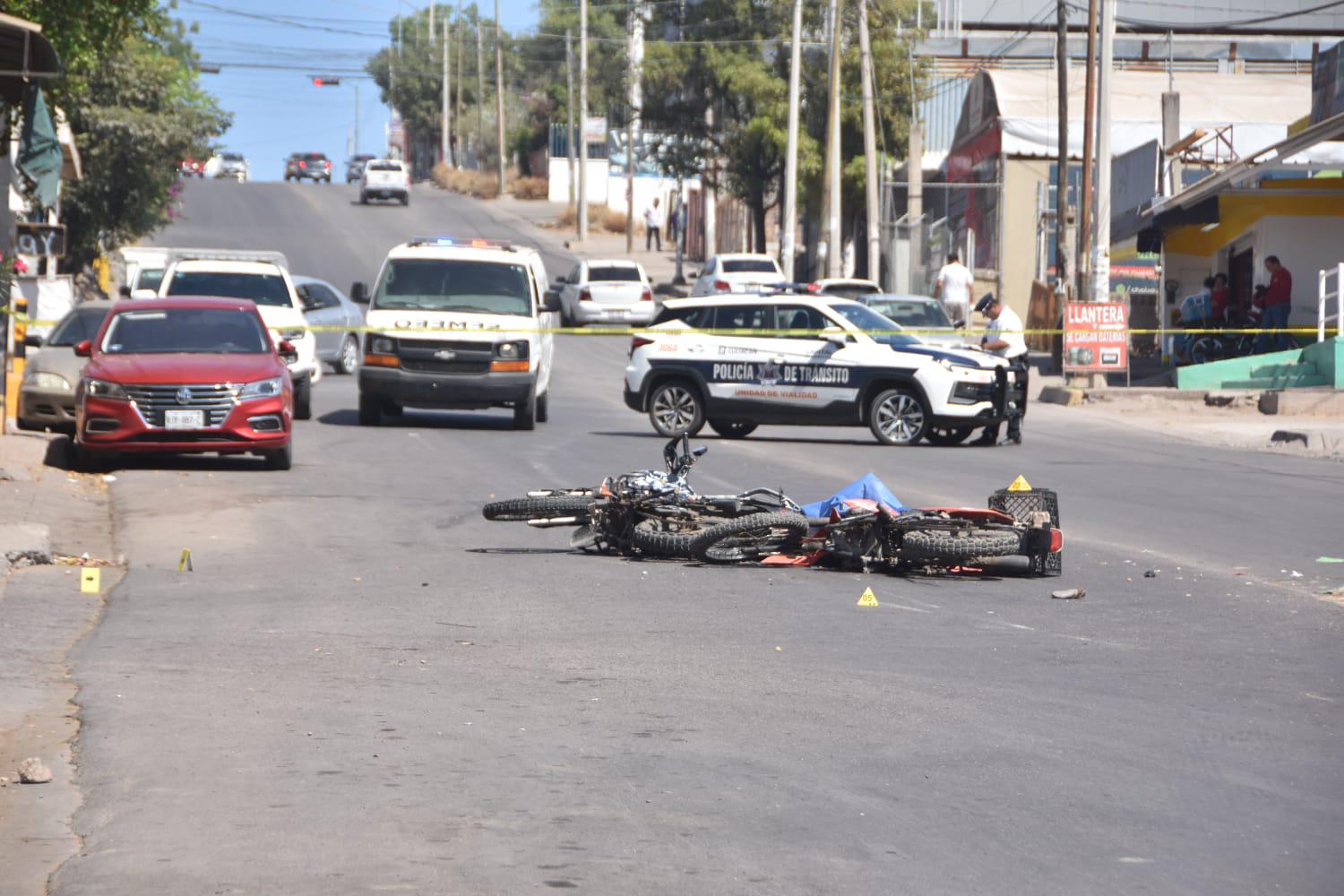 $!Choque entre dos motos deja un muerto en la López Mateos, en Culiacán