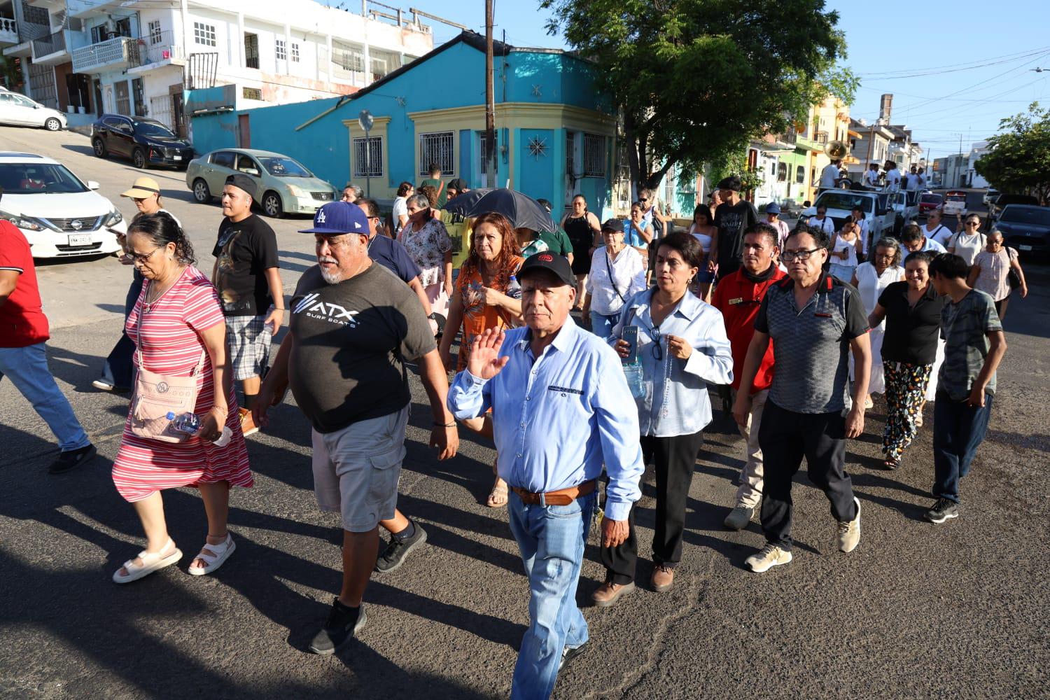 $!Piden por la paz y los desaparecidos en peregrinación de la Virgen de Fátima en Mazatlán