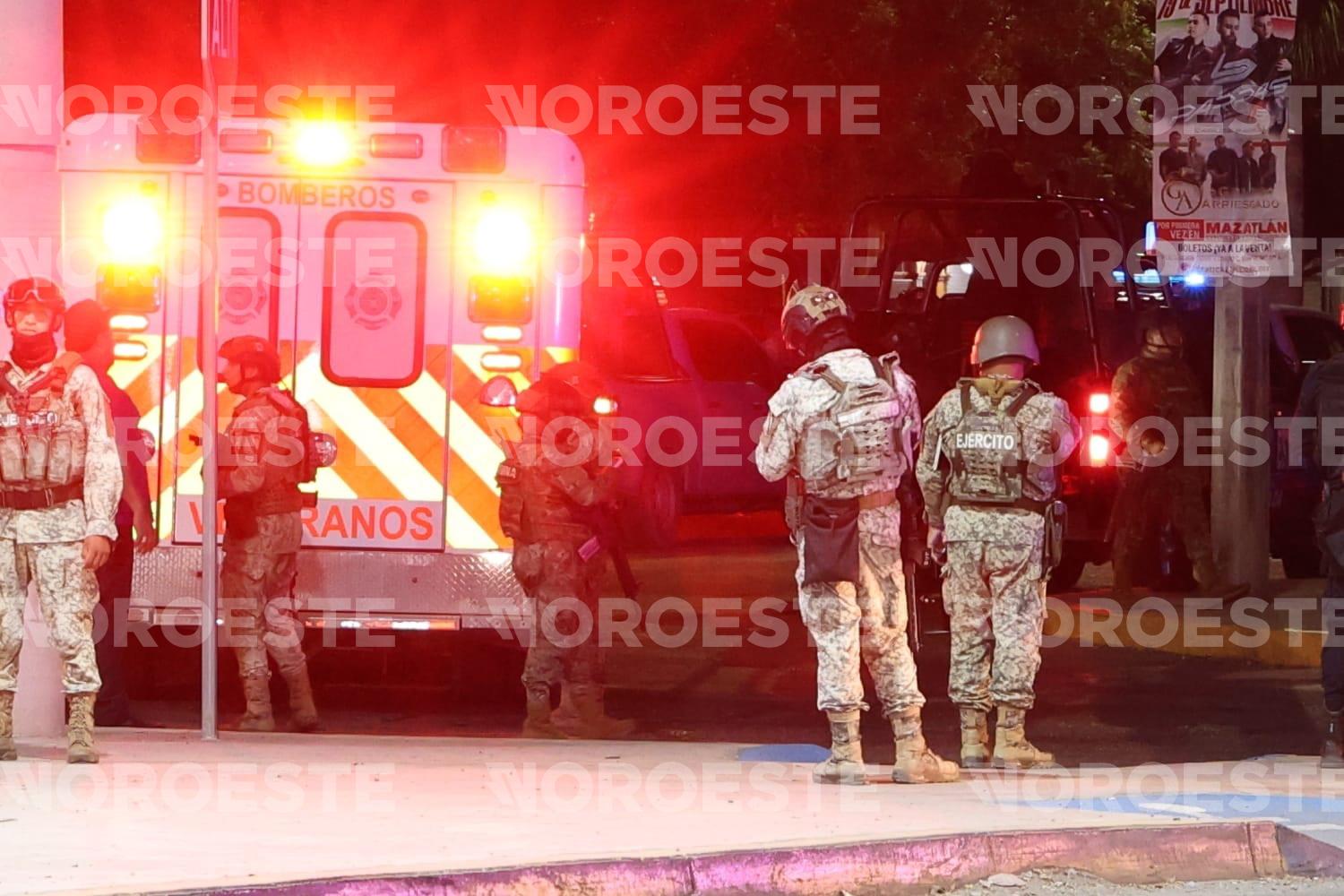 $!Atacan con ráfagas de arma larga a una mujer y un hombre a un costado del fraccionamiento Pemex, en Mazatlán
