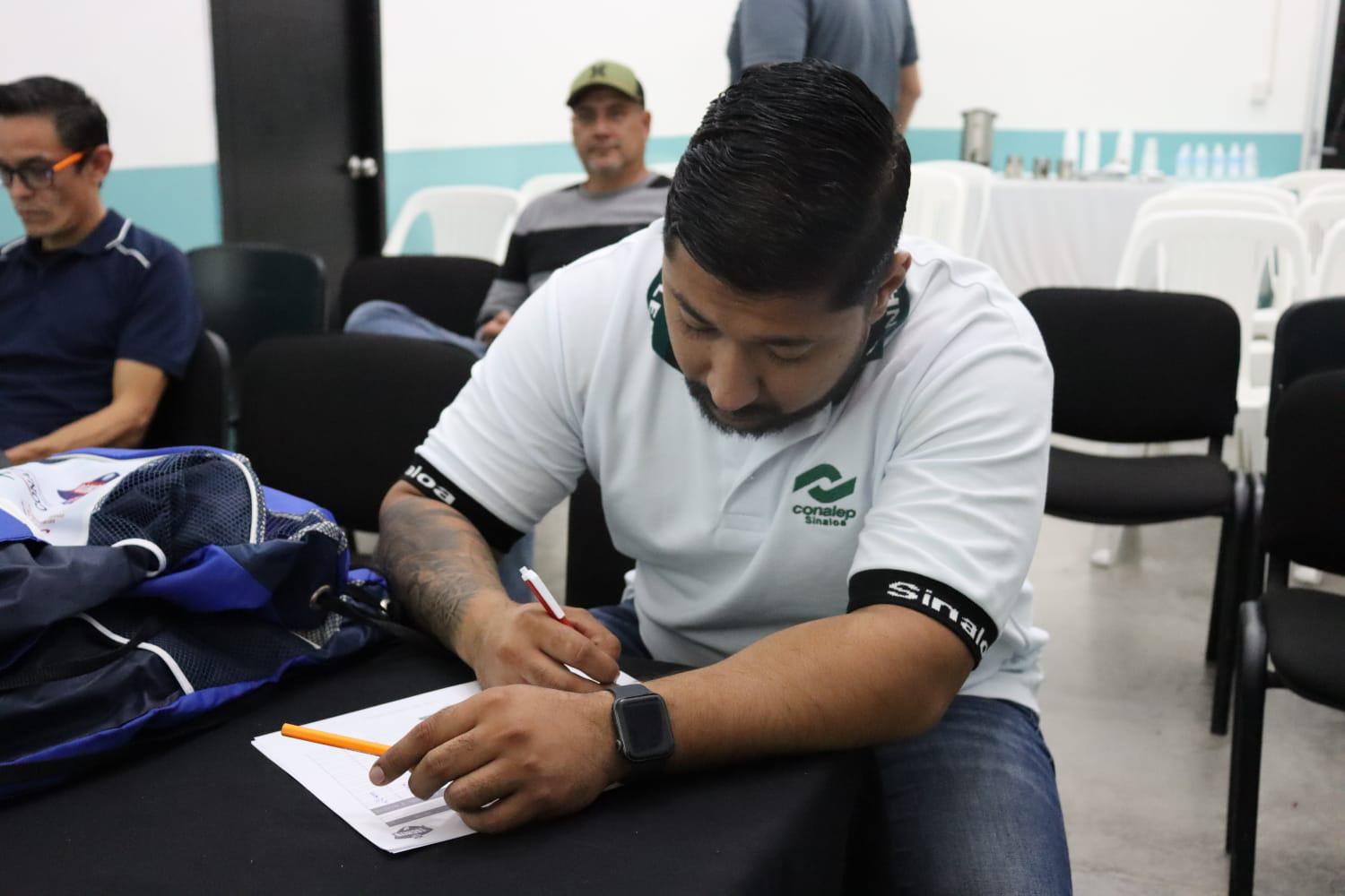 $!Alistan ofensiva equipos mazatlecos en la Liga Escolar Tochito NFL