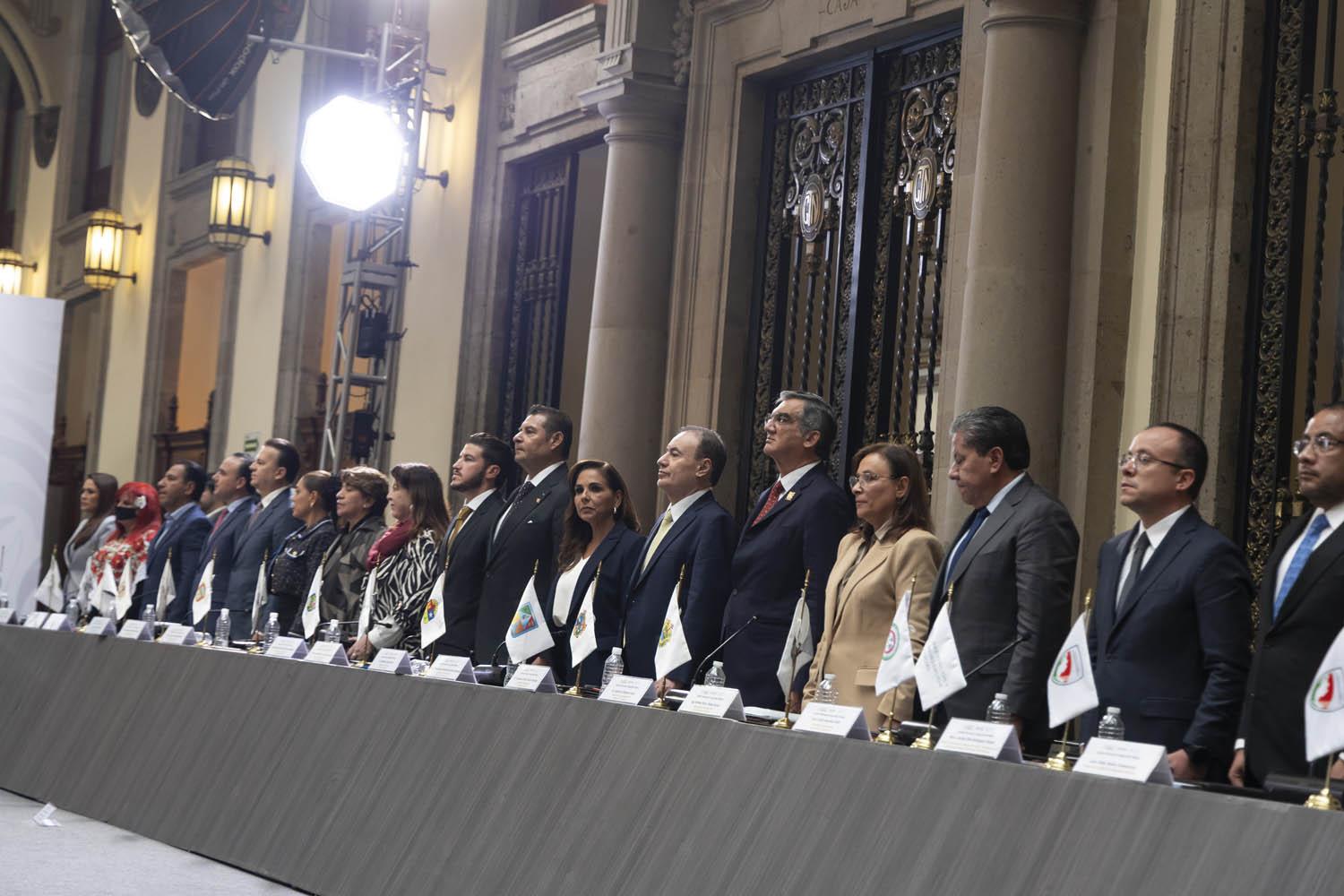 $!Sheinbaum pide a gobernadores ‘aterrizar’ estrategia nacional de seguridad