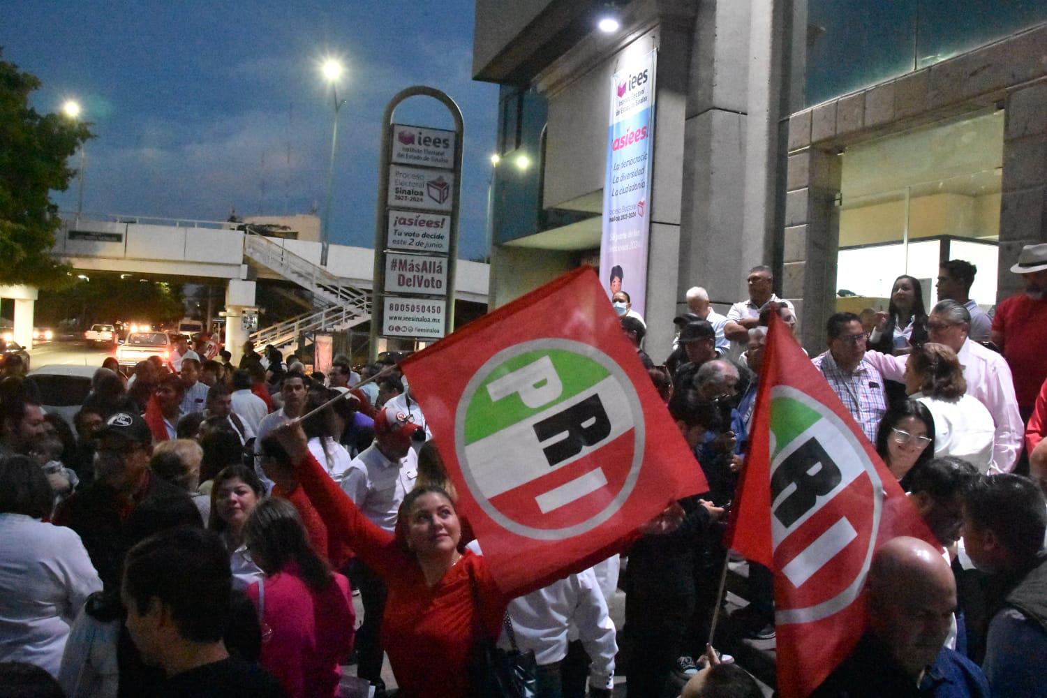 $!La alianza ‘Fuerza y corazón por México’ registra a sus candidatos locales