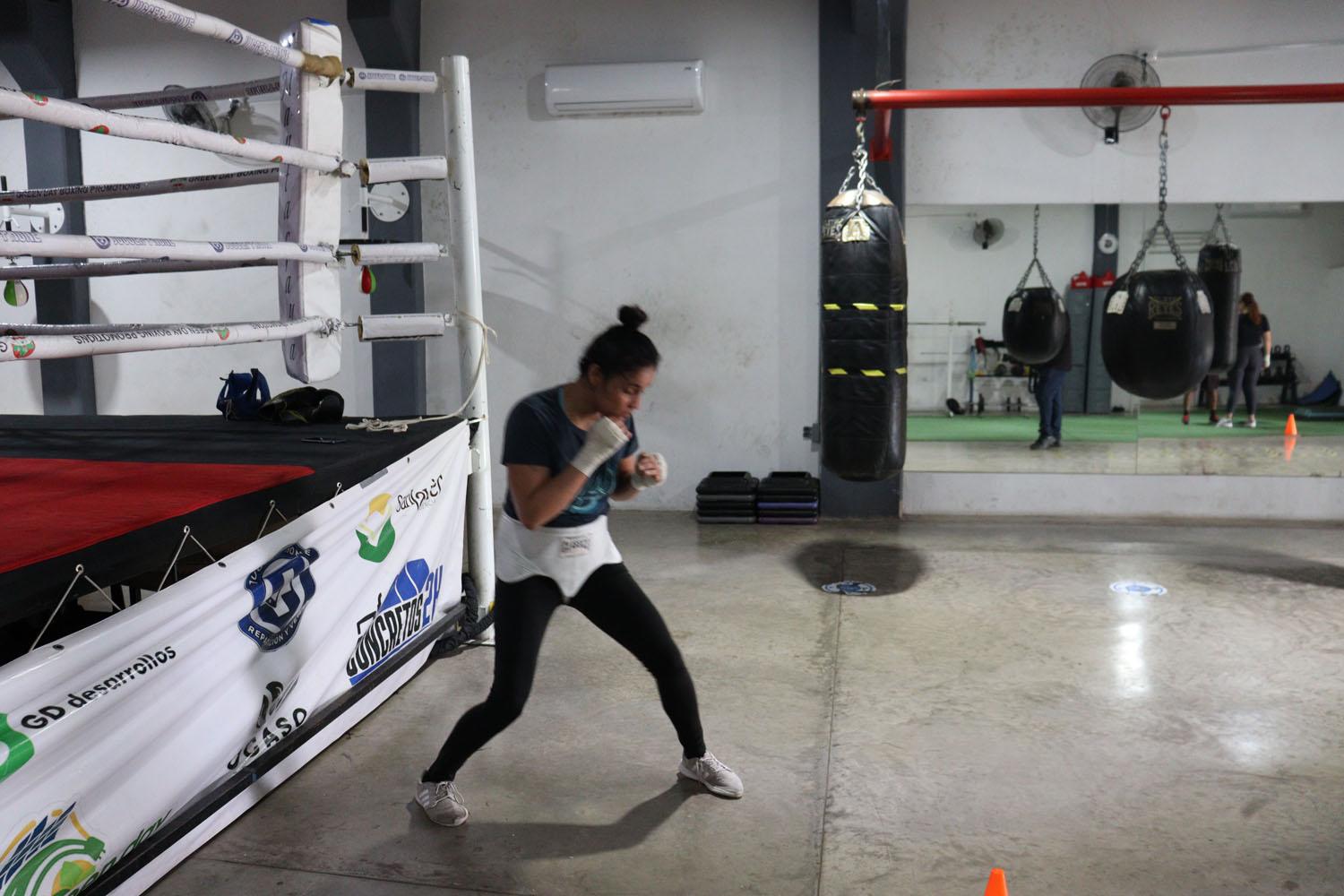 $!Sinaloense Melissa Esquivel, lista para destronar a Érika Cruz de su cetro mundial Pluma