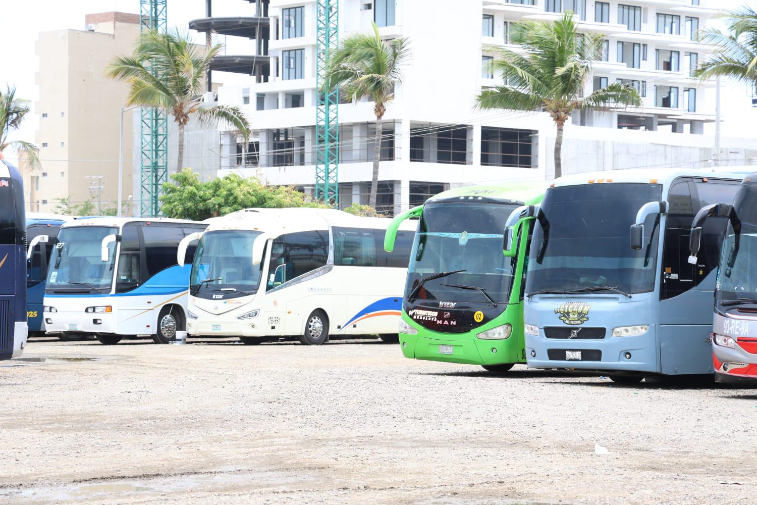 $!Recibe Mazatlán los primeros autobuses charteros de las vacaciones de verano