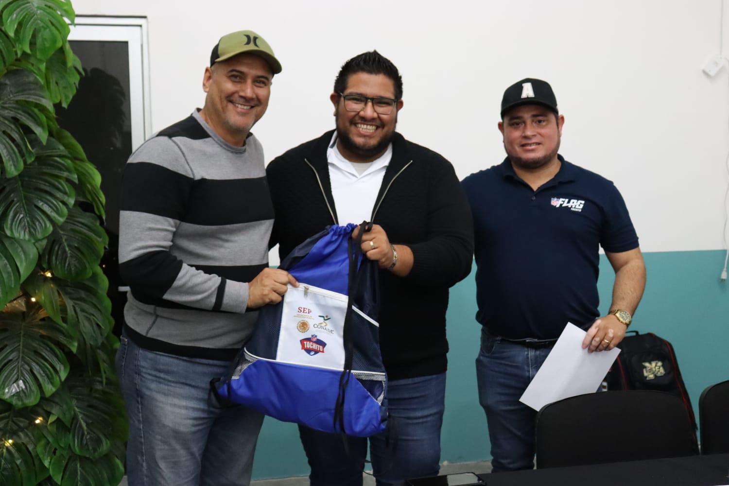 $!Alistan ofensiva equipos mazatlecos en la Liga Escolar Tochito NFL