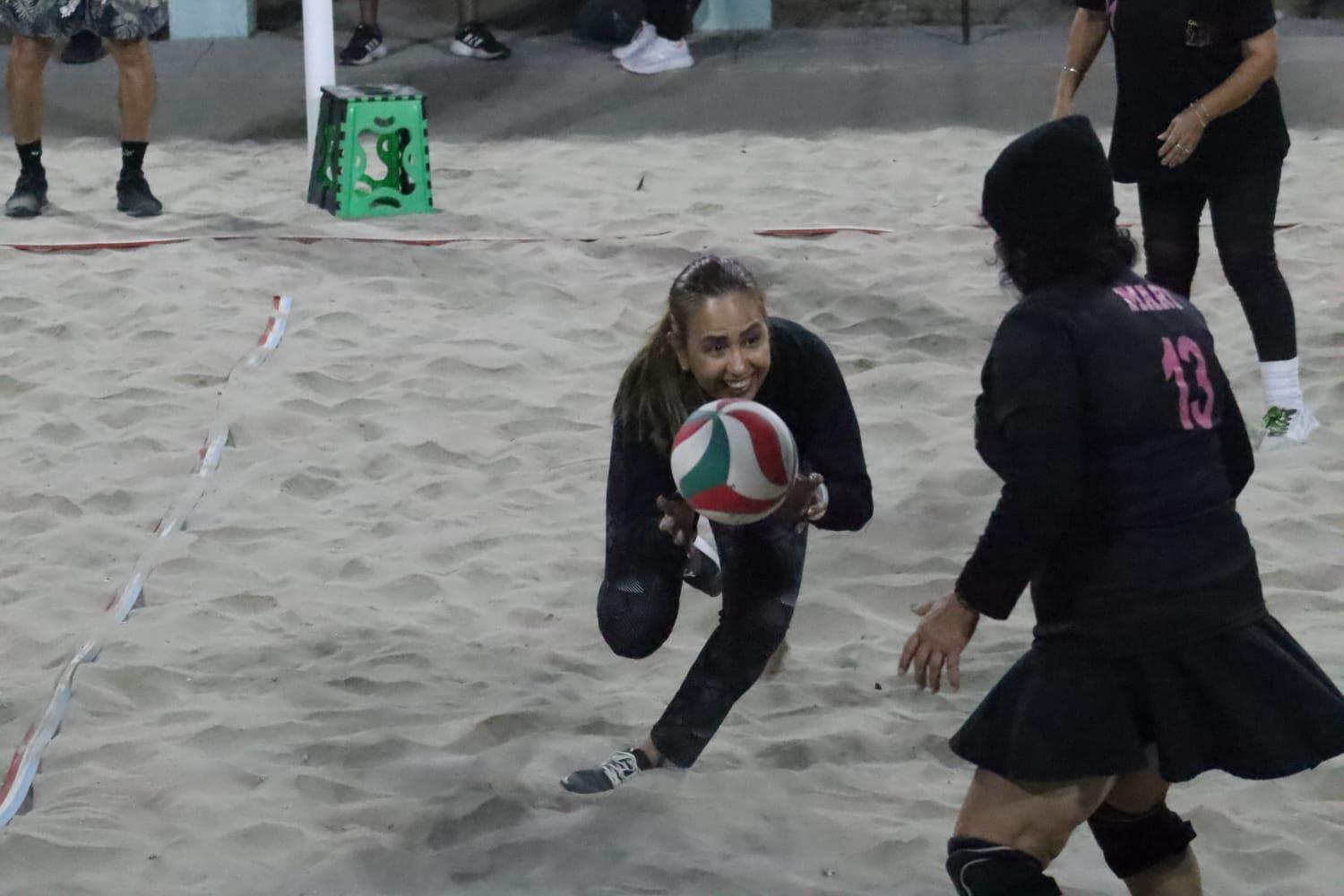 $!Se estrena el cachibol en la Sahop