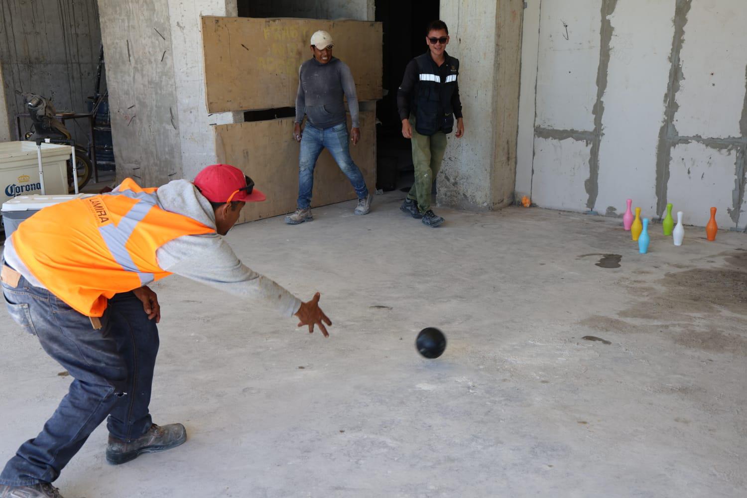 $!Adelantan albañiles y trabajadores de la construcción festejo por el Día de la Santa Cruz