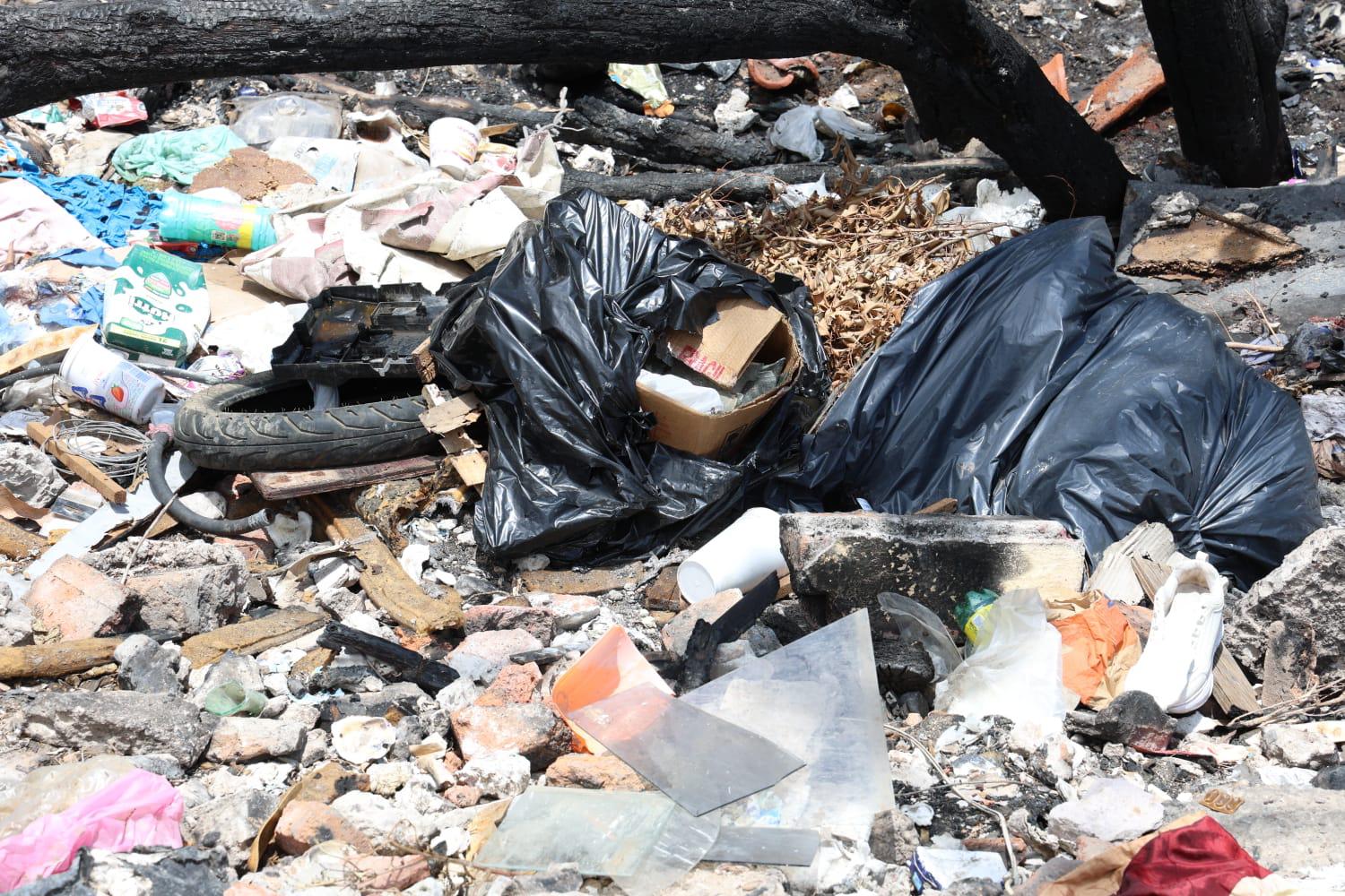 $!Tras las lluvias, estero del Infiernillo vuelve a cubrirse de basura en Mazatlán