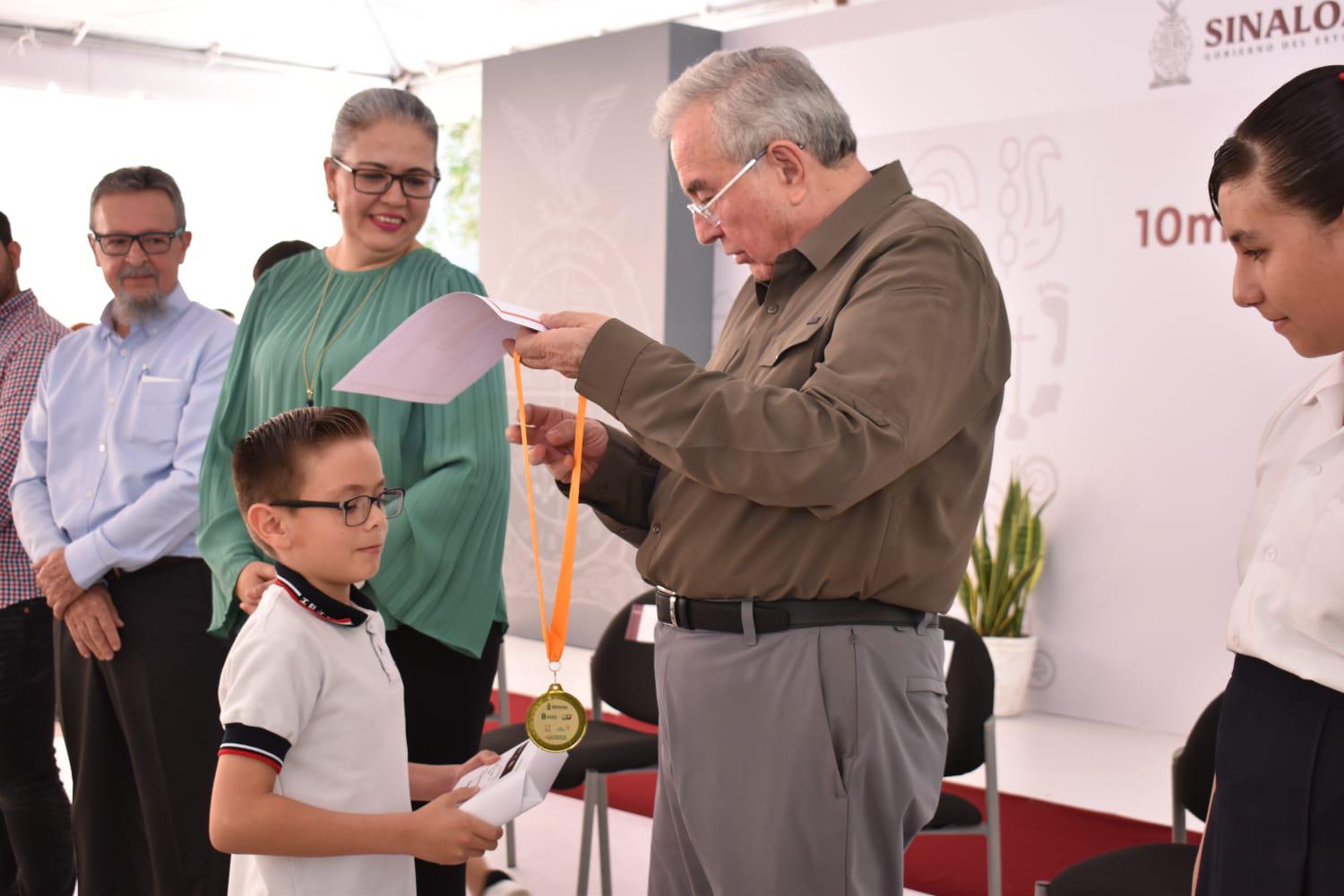 $!Reconocen a 48 ganadores de la Olimpiada Estatal de Matemáticas