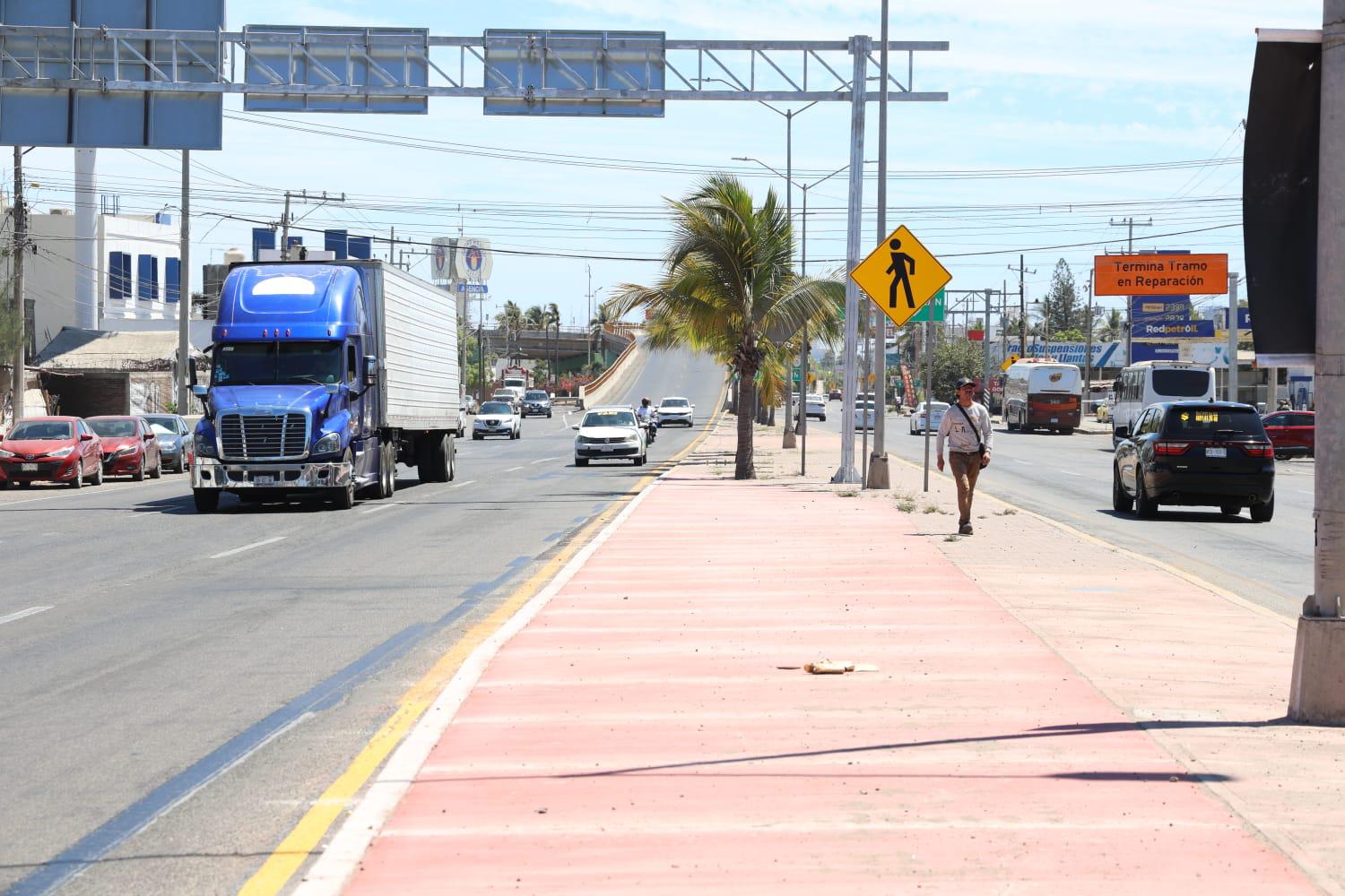 $!Paso superior agiliza tráfico a la salida norte de Mazatlán, pero complica cruce peatonal