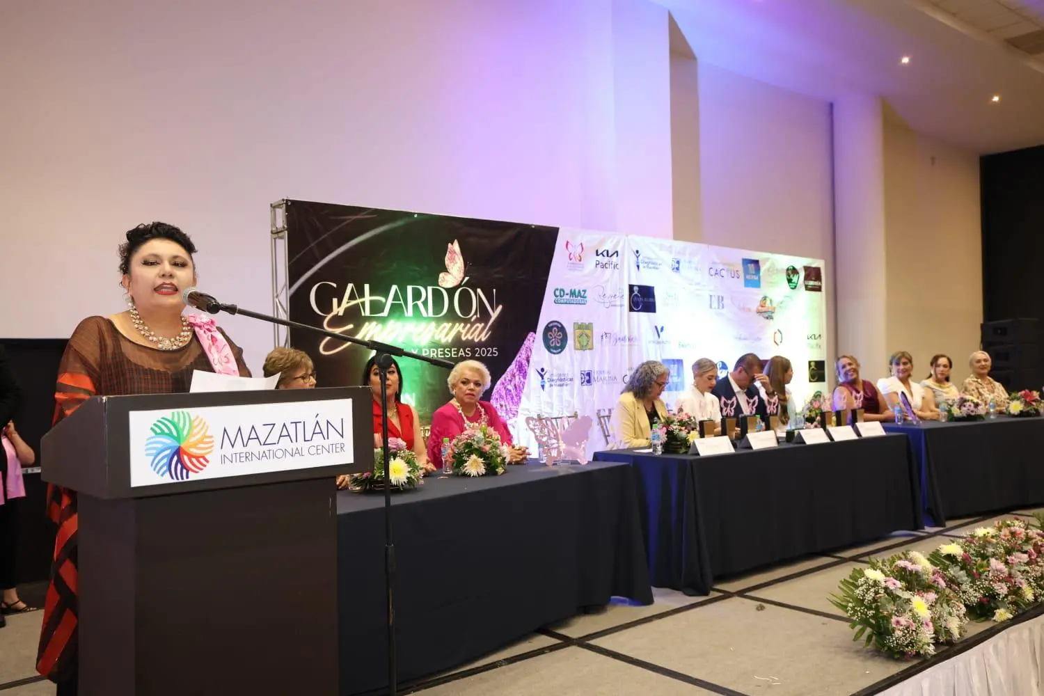 $!Reconocen a mujeres líderes en Mazatlán durante el Galardón Empresarial y Preseas al Mérito 2026
