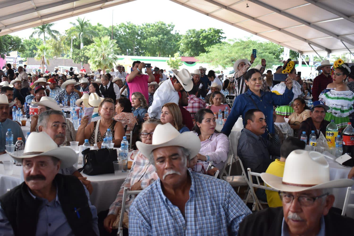 $!Celebran Día del Ganadero al son de la tambora en Culiacán