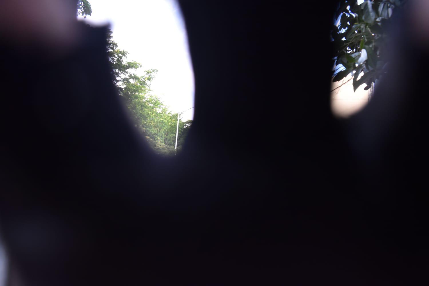 $!Amenazan policía y staff a fotoperiodista tras atentado a mujer en la Feria del Libro de Culiacán