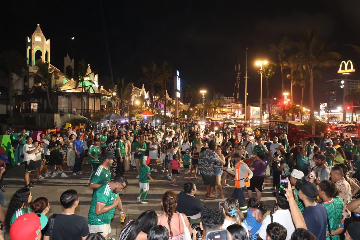 $!Vibra zona turística de Mazatlán con el triunfo de México en el Mundial 2026