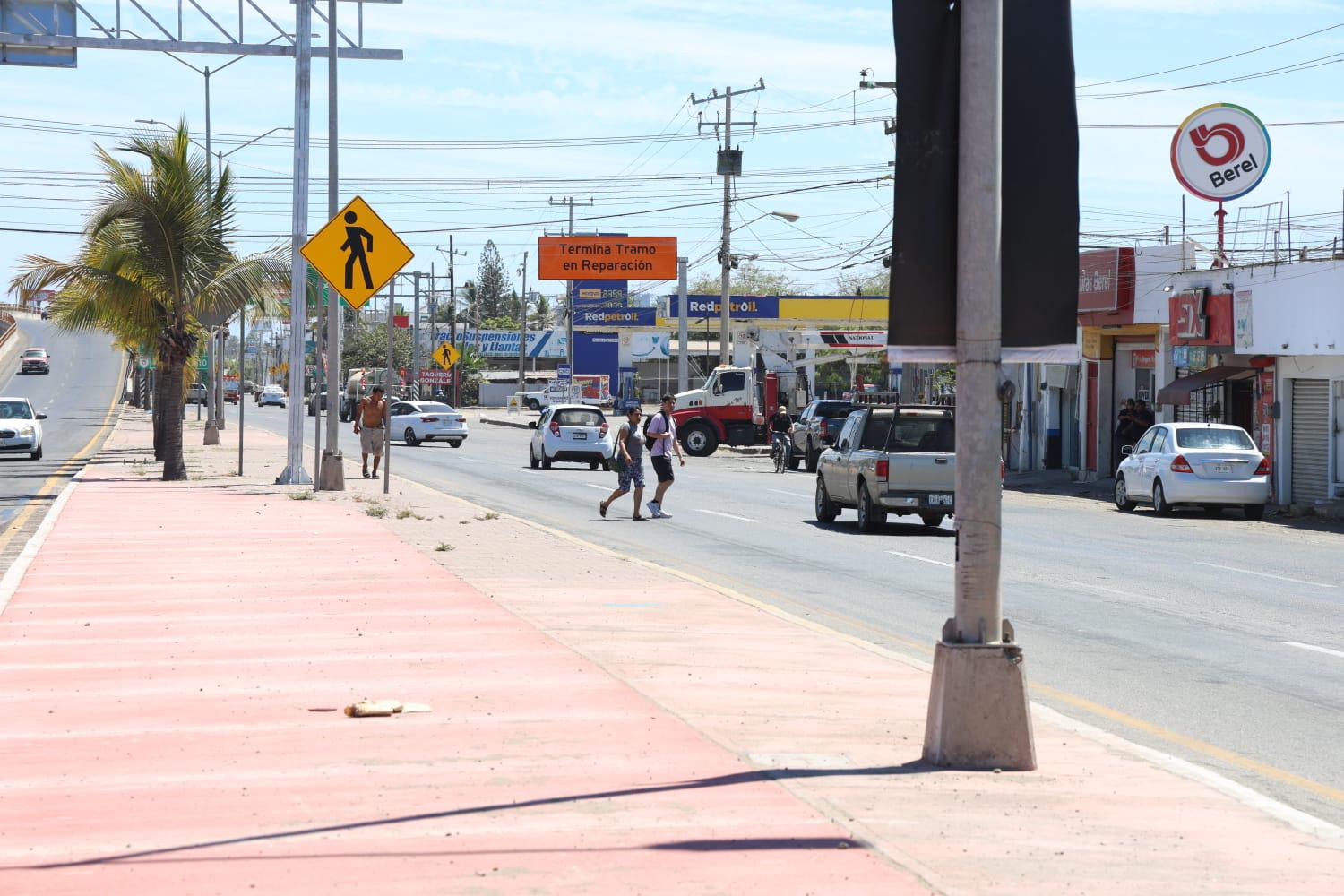 $!Paso superior agiliza tráfico a la salida norte de Mazatlán, pero complica cruce peatonal