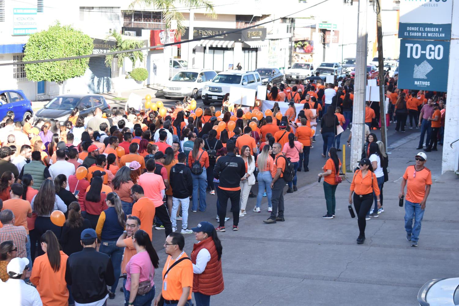 $!Marchan funcionarios por la protección de niñas y mujeres en Culiacán