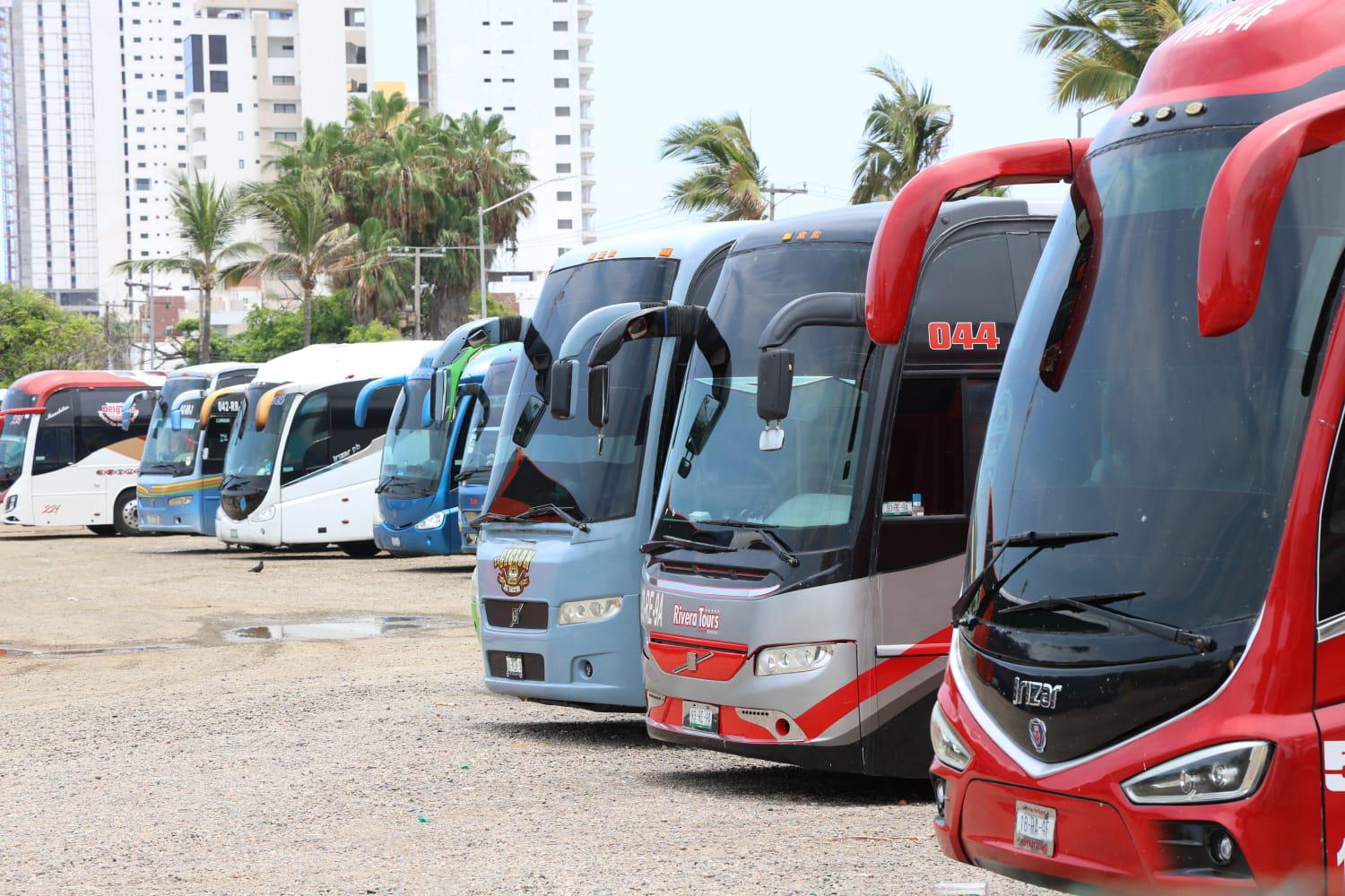$!Recibe Mazatlán los primeros autobuses charteros de las vacaciones de verano
