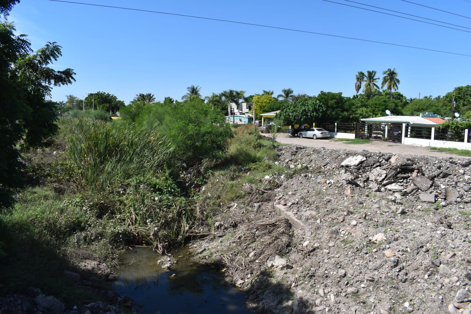 $!Lluvias que generó tormenta ‘Norma’ inundaron ejido en Culiacán porque Ayuntamiento no limpió dren