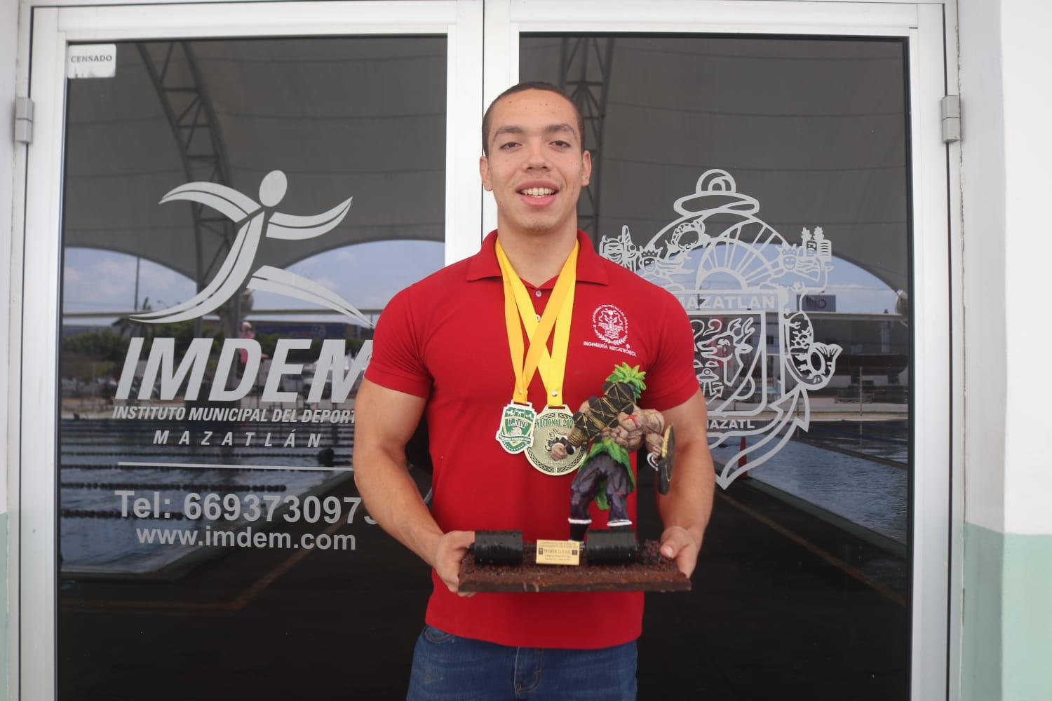 $!Impone powerlifter mazatleco cuatro récords nacionales