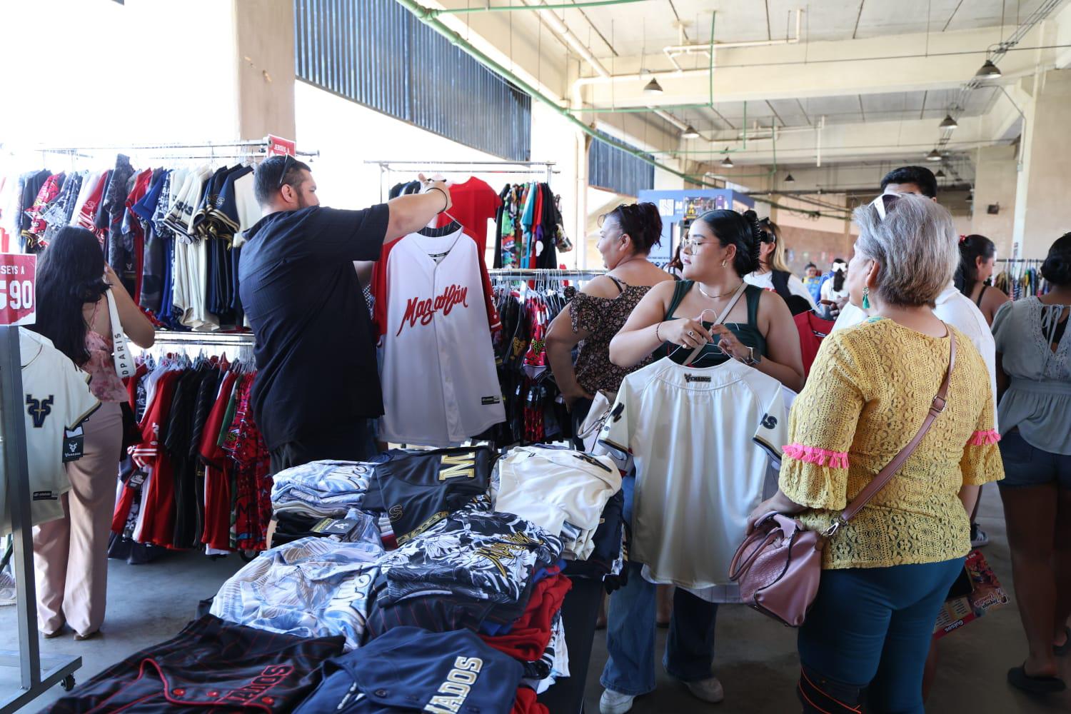 $!Cumple Bazar MazFest con exposición de emprendimiento y talento en Mazatlán