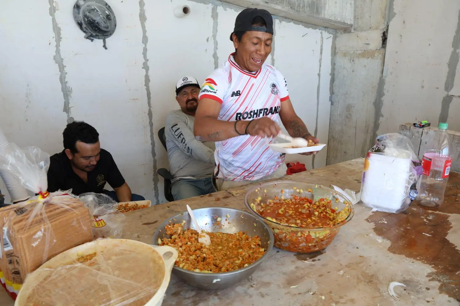 $!Adelantan albañiles y trabajadores de la construcción festejo por el Día de la Santa Cruz