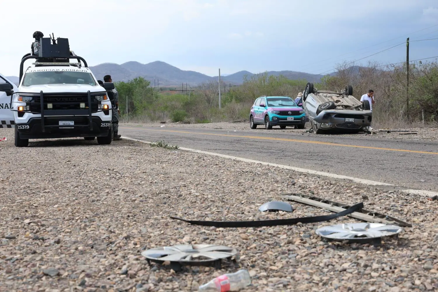 $!Vuelca auto en la carretera libre Mazatlán-Culiacán; hay dos lesionadas