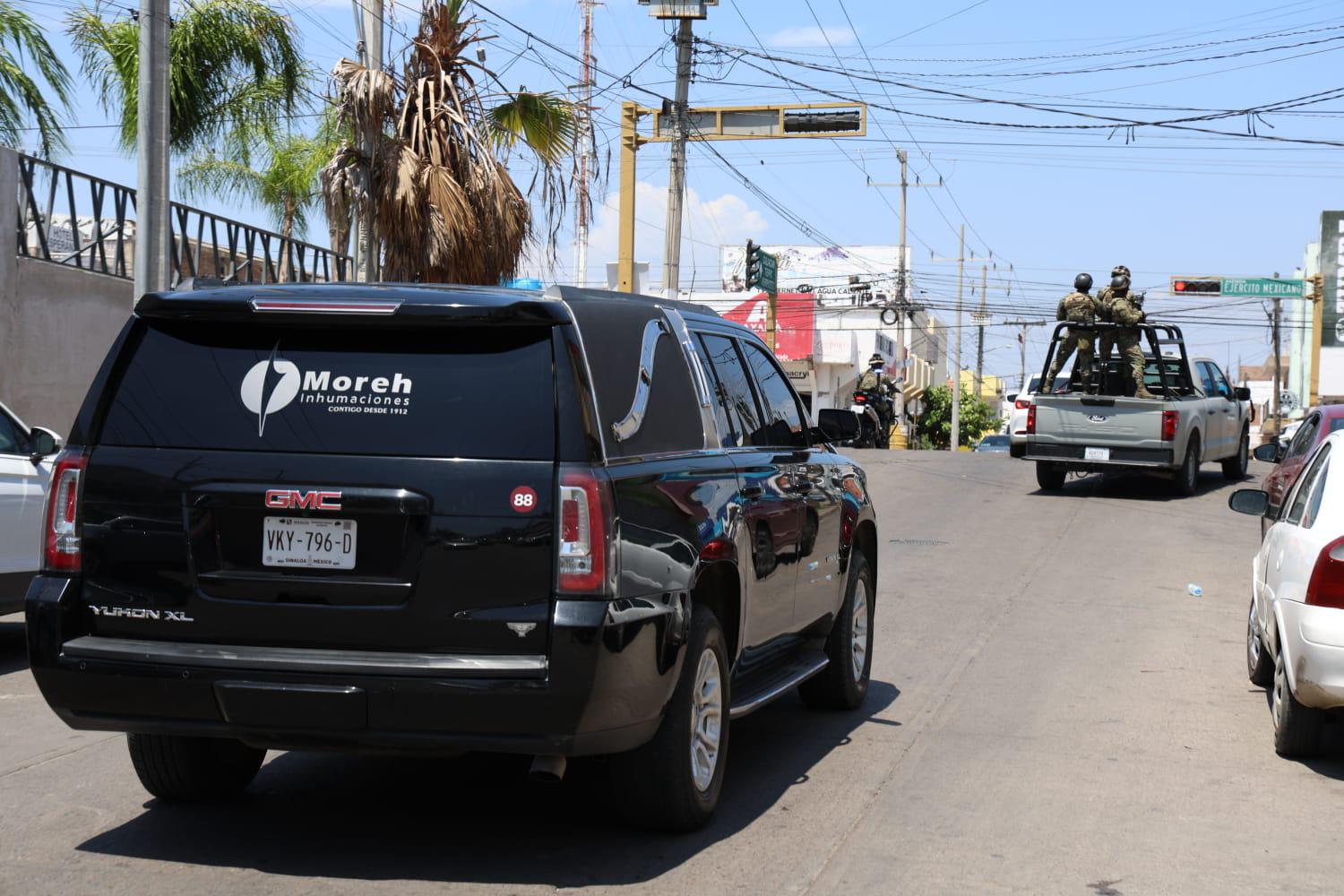 $!Trasladan al aeropuerto de Mazatlán restos de marino caído en ataque en la Picachos