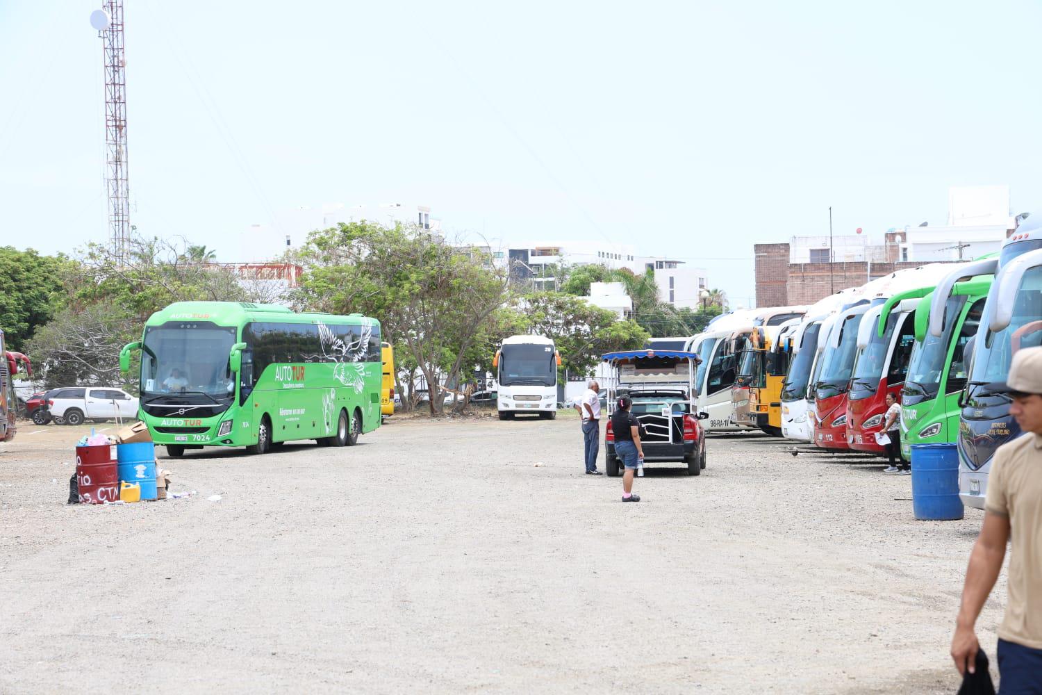 $!Recibe Mazatlán los primeros autobuses charteros de las vacaciones de verano