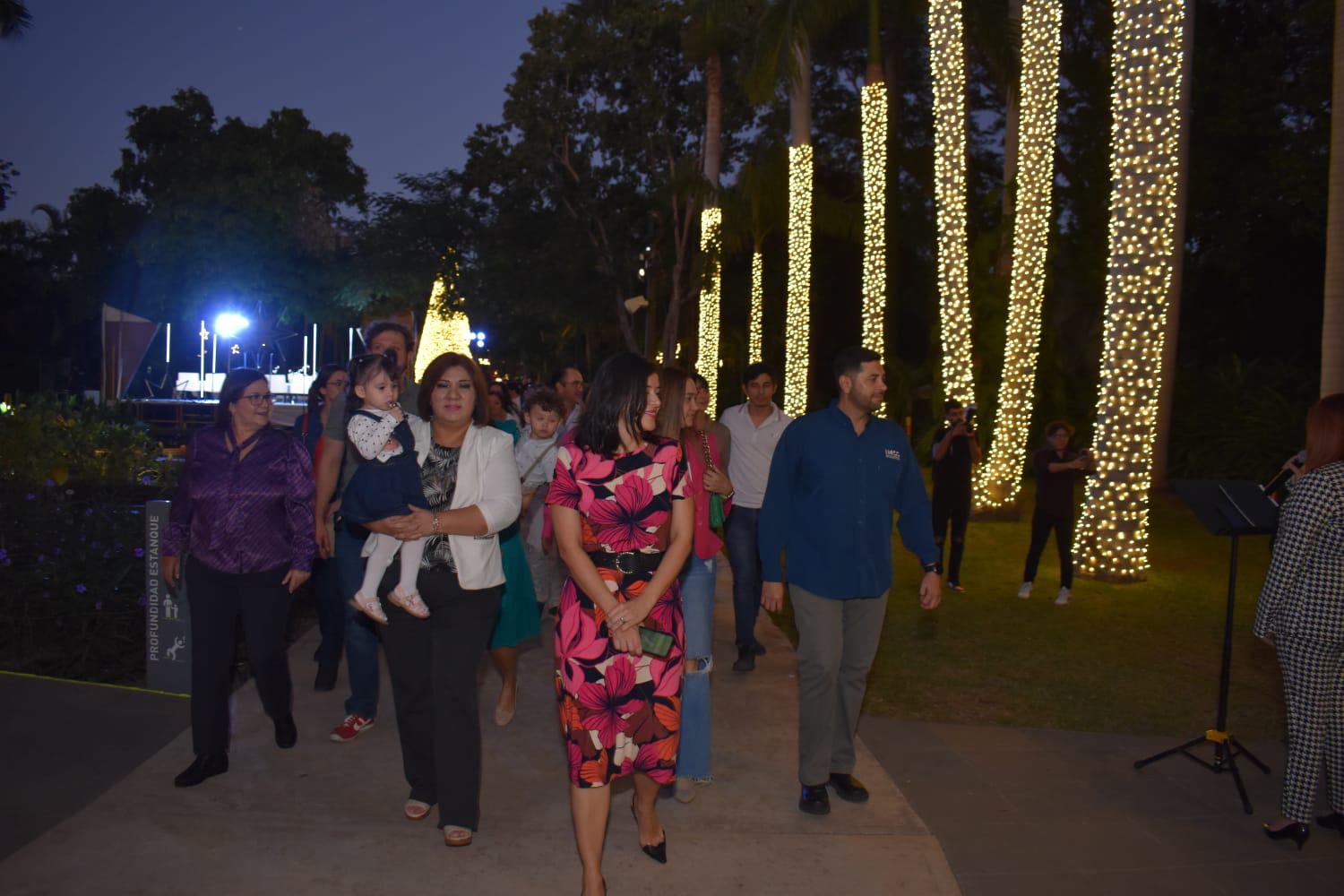 $!Encienden las luces y llega la magia de la Navidad al Botánico