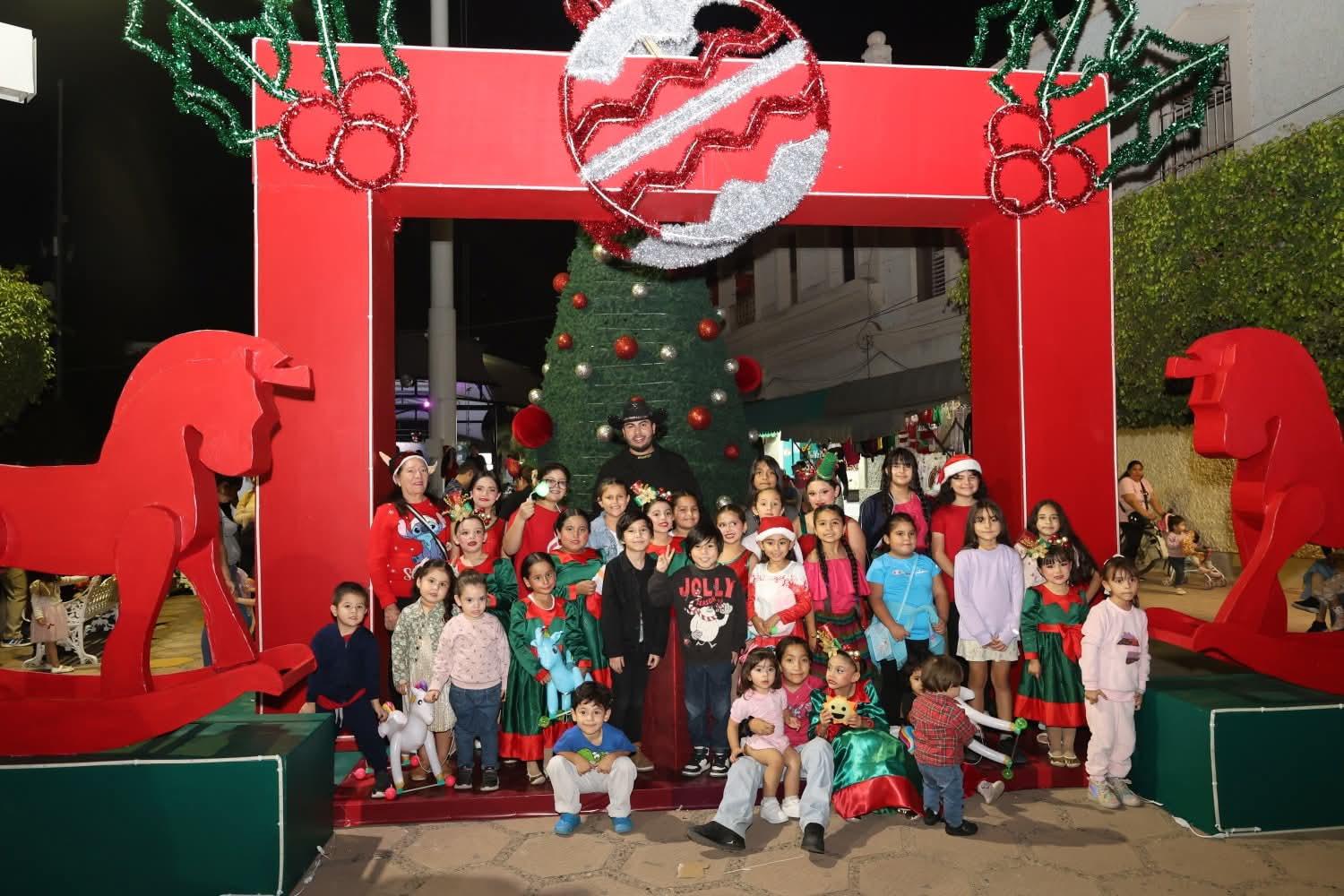 $!La magia de la Navidad ilumina La Cruz con el encendido del árbol