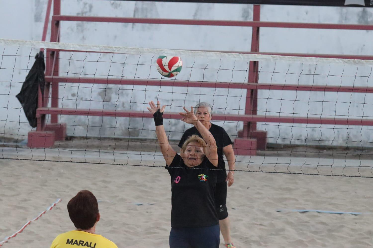 $!Se estrena el cachibol en la Sahop