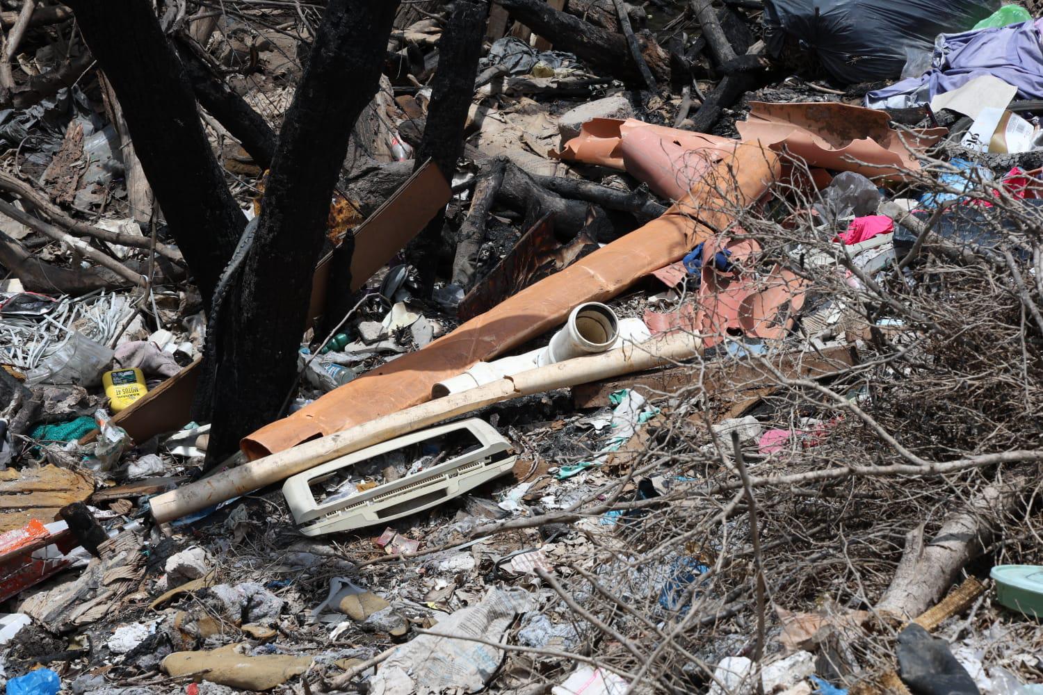 $!Tras las lluvias, estero del Infiernillo vuelve a cubrirse de basura en Mazatlán