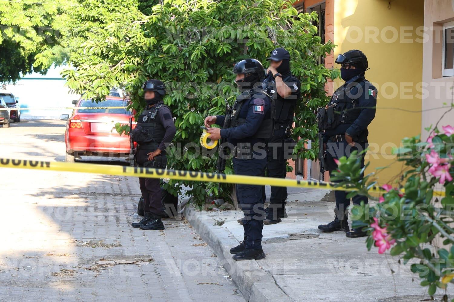 $!Persiguen y hieren a balazos a un hombre en la colonia Lázaro Cárdenas, en Mazatlán