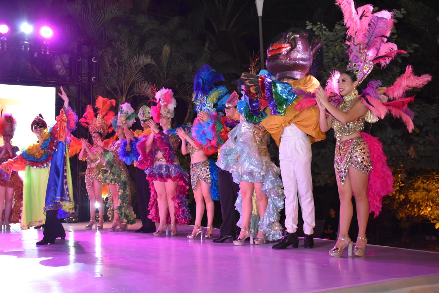 $!La Compañía Folclórica Sinaloense recreó personajes del Carnaval de Mazatlán.