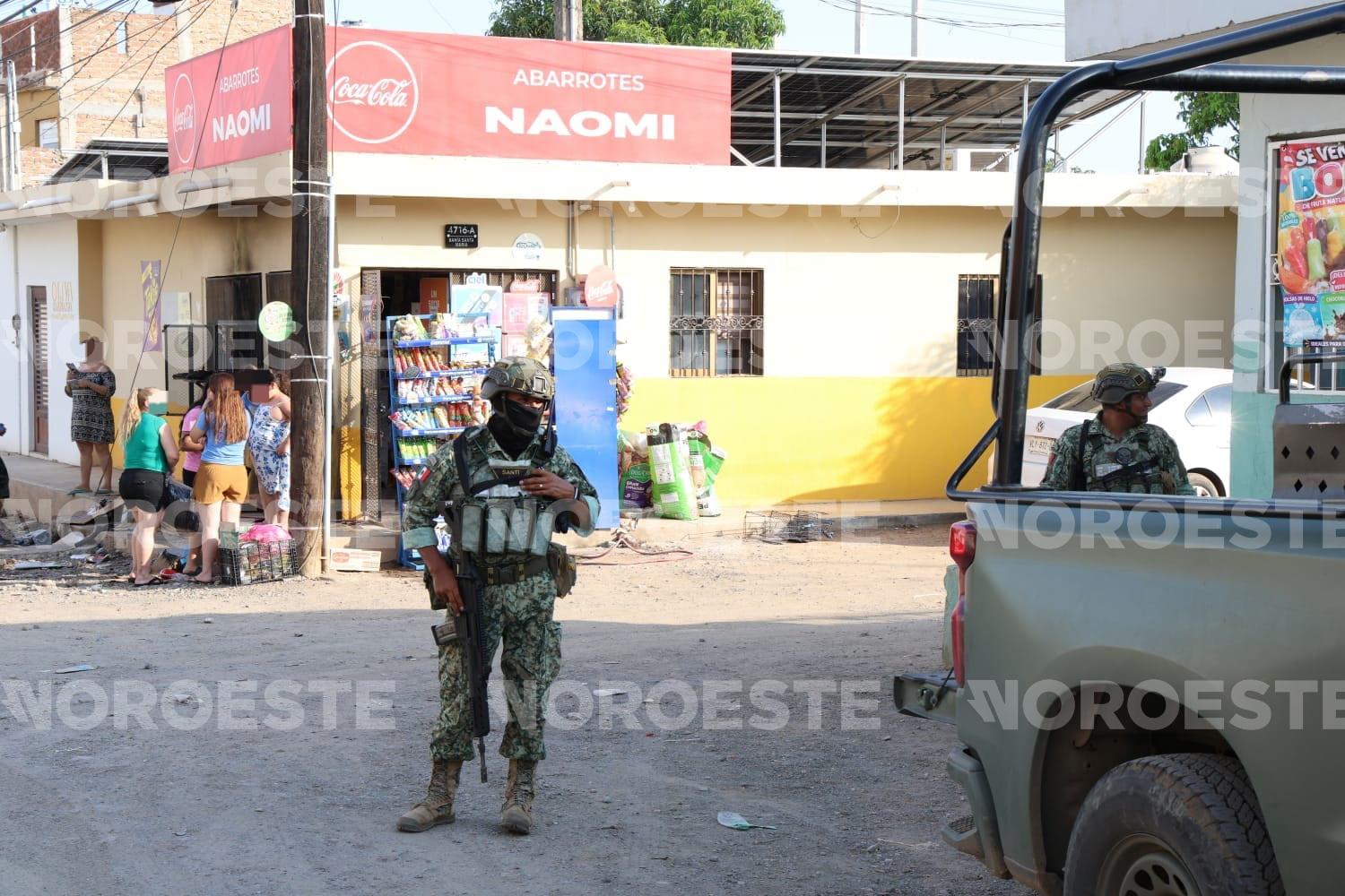 $!Hombre lanza gasolina y prende fuego a una tienda de abarrotes de la colonia Rincón de Urías de Mazatlán