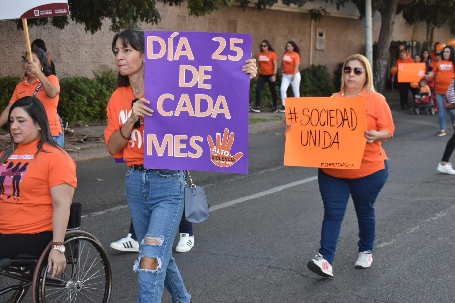 $!Marchan funcionarios por la protección de niñas y mujeres en Culiacán