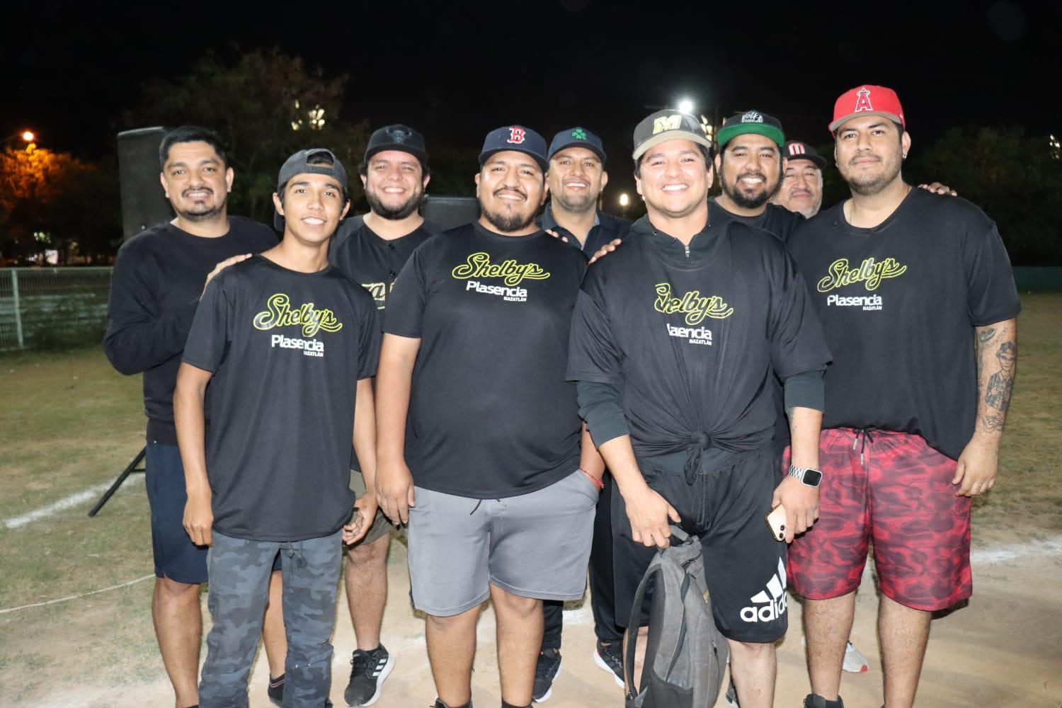 $!Premian e inauguran en la Liga de Softbol Imdem