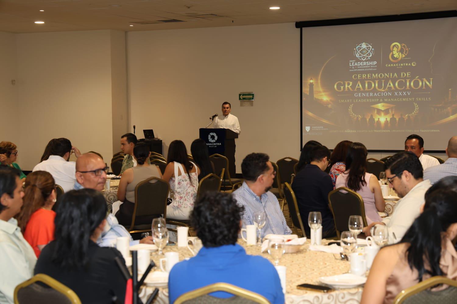 $!Canacintra gradúa a 25 líderes para enfrentar la transformación industrial