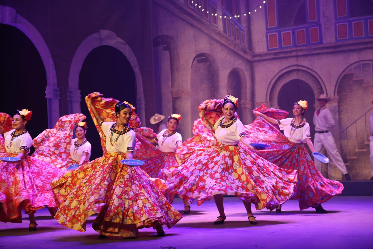 $!La música tradicional acompañó cada cuadro escénico, provocando la ovación del público.