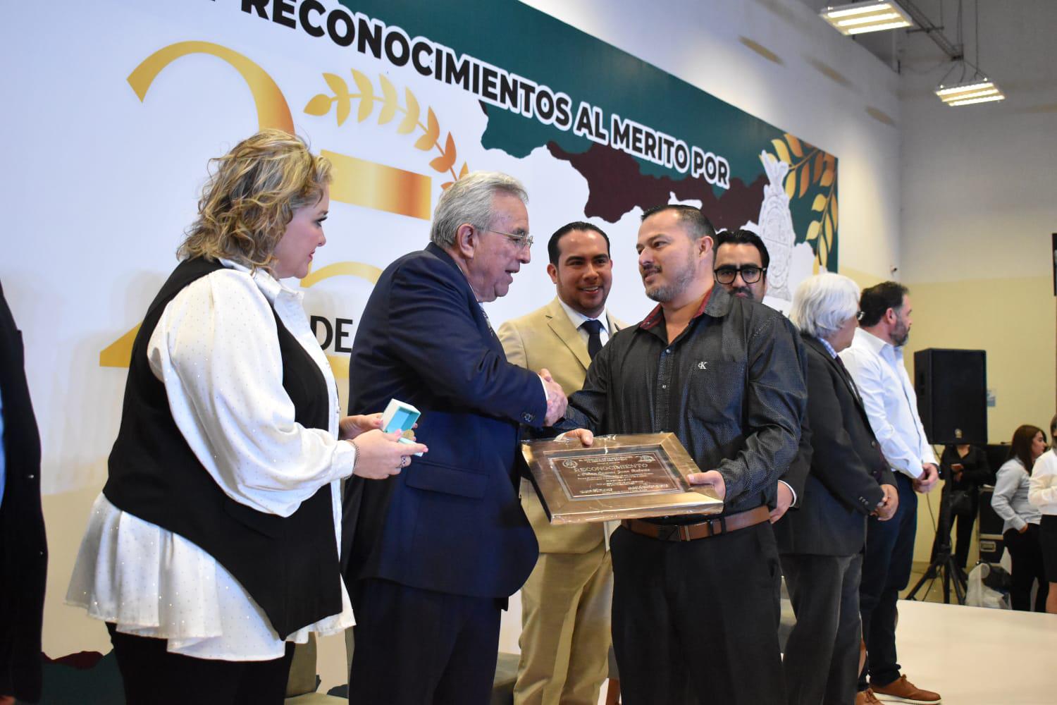 $!Se compromete Rocha a consolidar seguridad laboral de empleados de Sinaloa