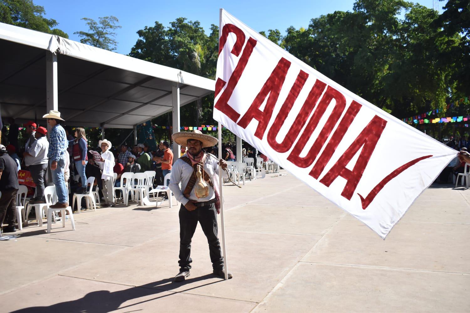 $!Reúne Sheinbaum a más de 2 mil en Guasave; ofrece beca universal para niños