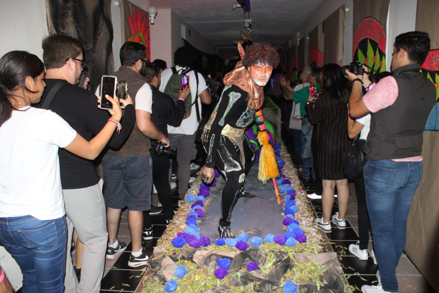 $!Rinde comunidad artística en Mazatlán homenaje a los muertos