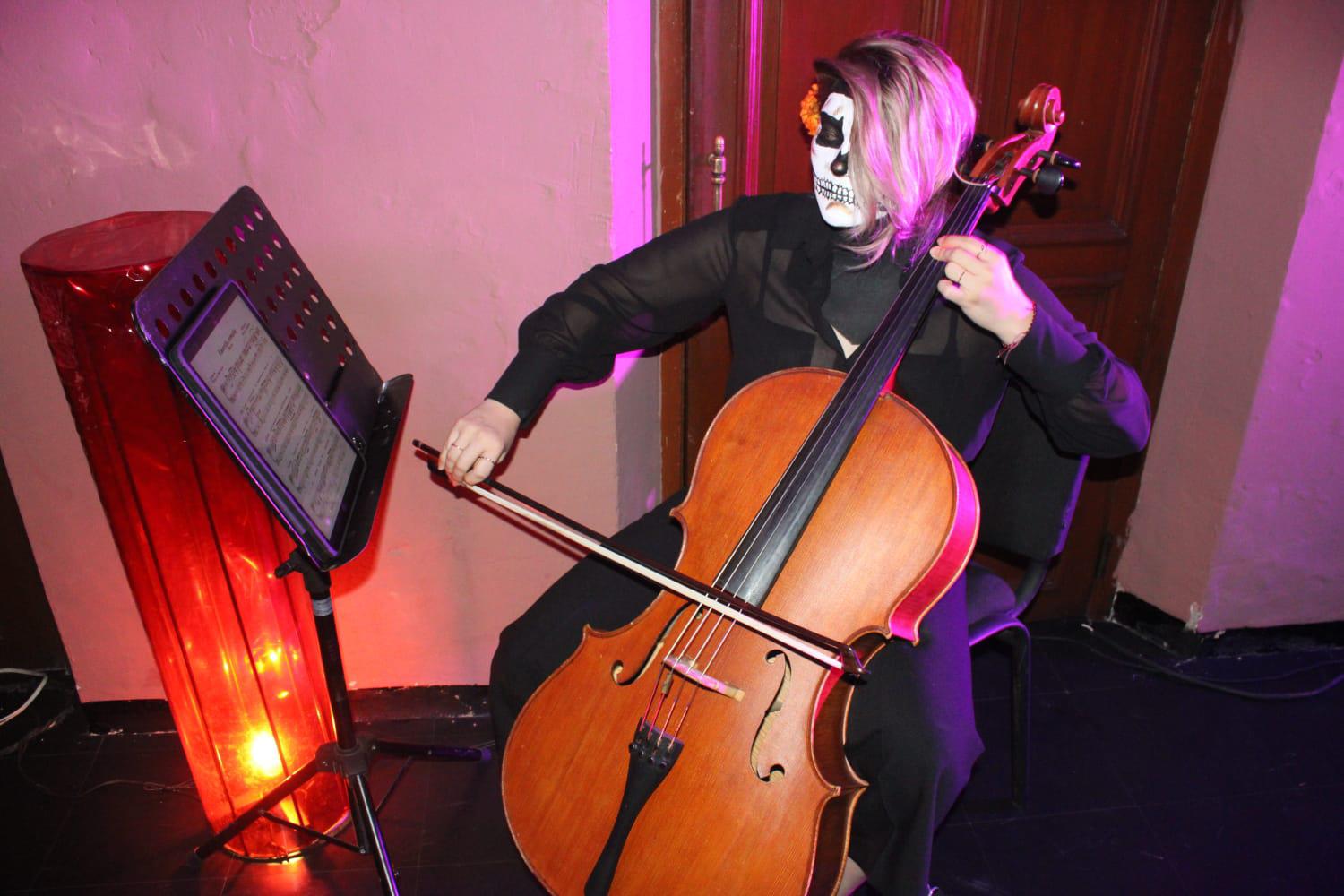 $!Rinde comunidad artística en Mazatlán homenaje a los muertos