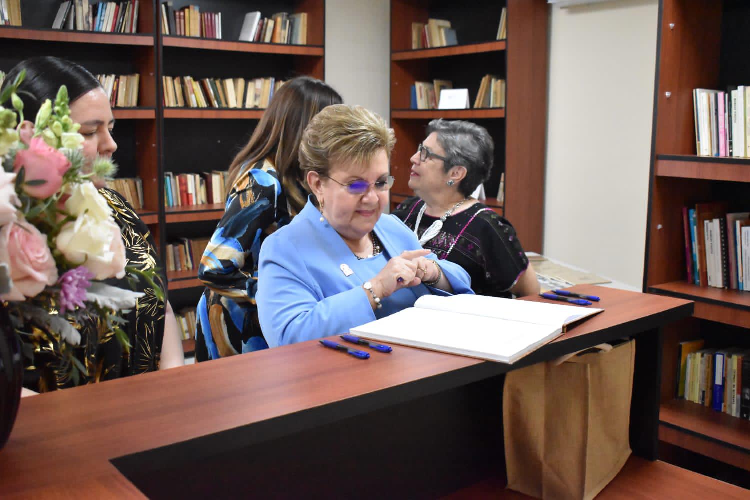 $!Inauguran biblioteca Maestra Natura Olivé en la UAdeO de Culiacán