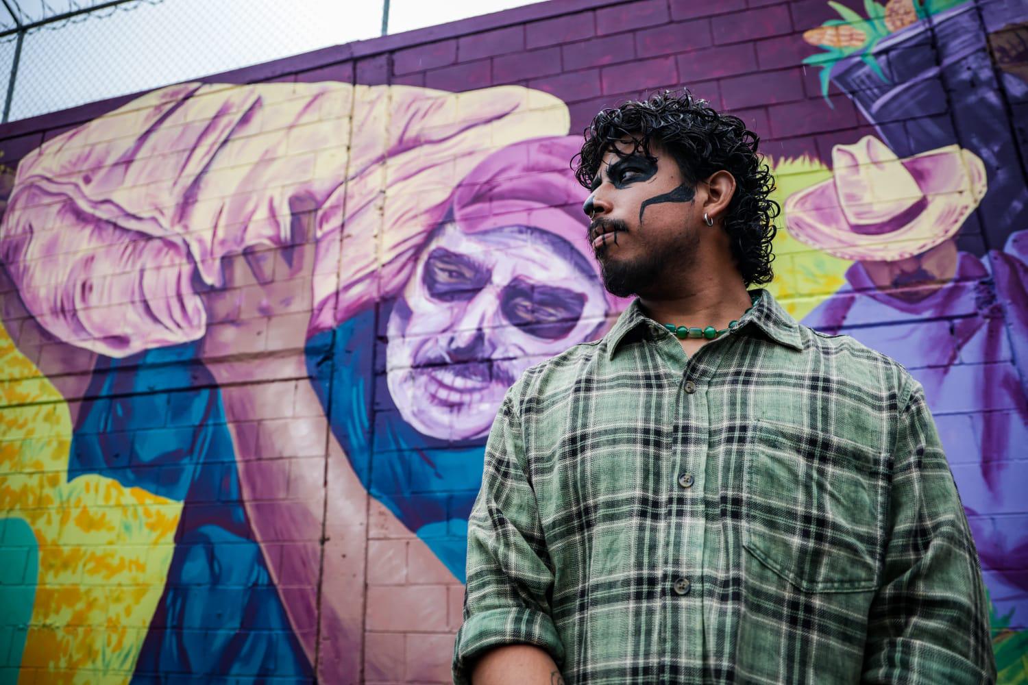 $!Luis Manuel González plasma la identidad mexicana del Día de Muertos en mural de 300 metros