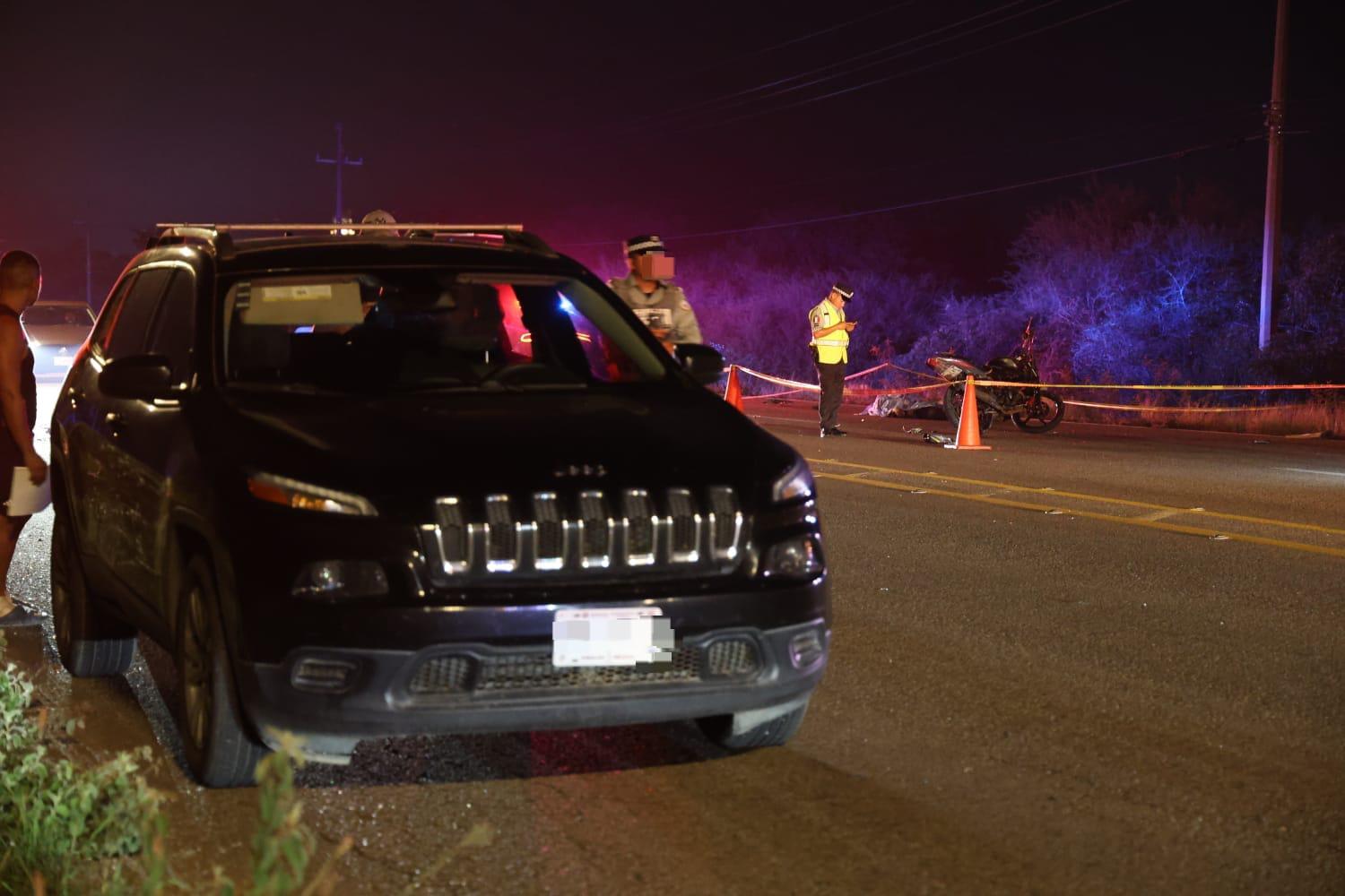 $!Menor muere tras chocar su moto contra camioneta en el Ramal Aeropuerto de Mazatlán